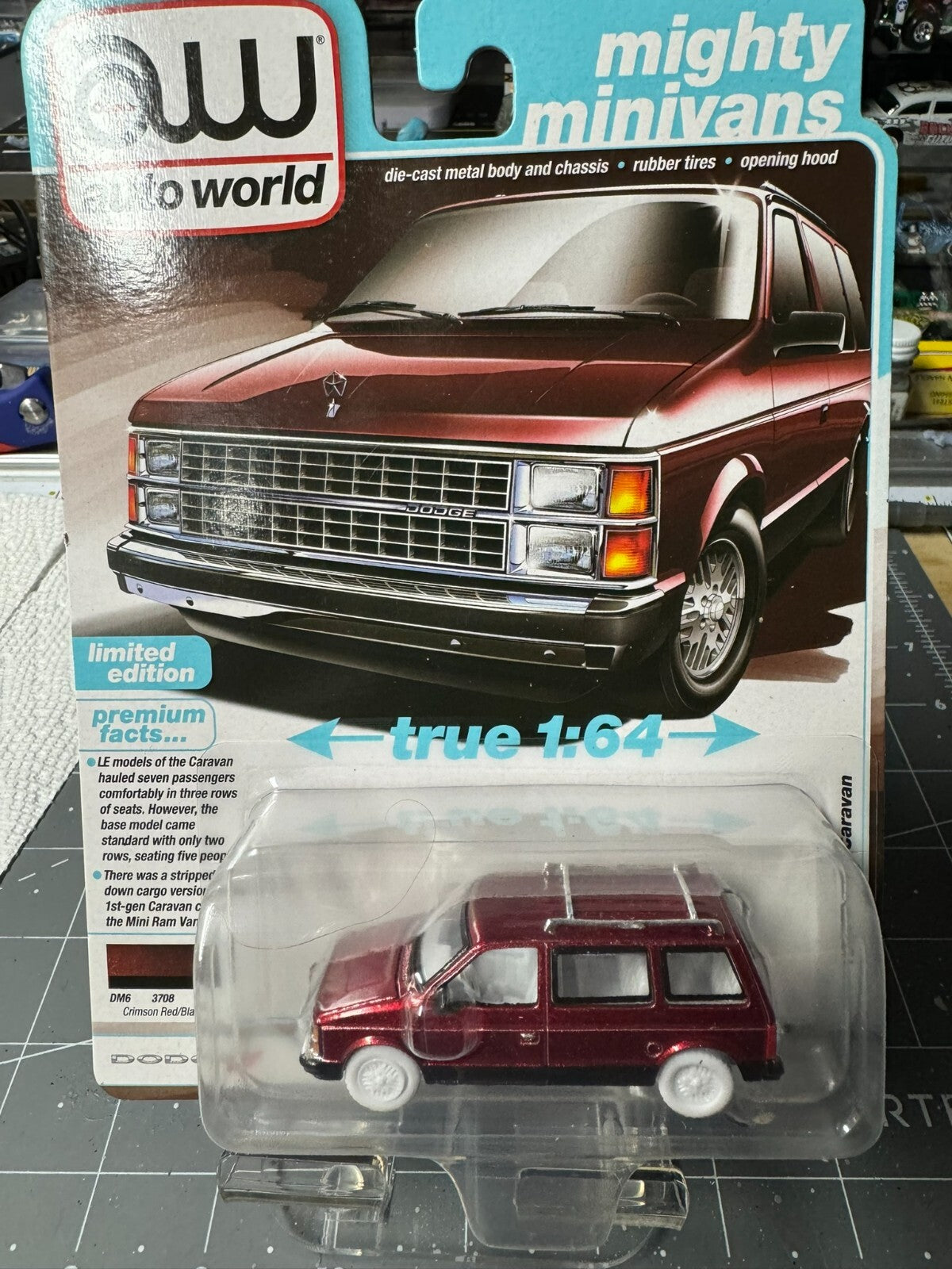1:64 AutoWorld 1985 Dodge Caravan -Crimson Red Ultra Red Chase