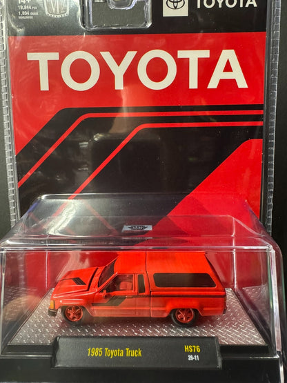 M2 MACHINE 1:64 1985 Toyota SR5 Truck with Camper Shell CHASE 31500-HS76-P5