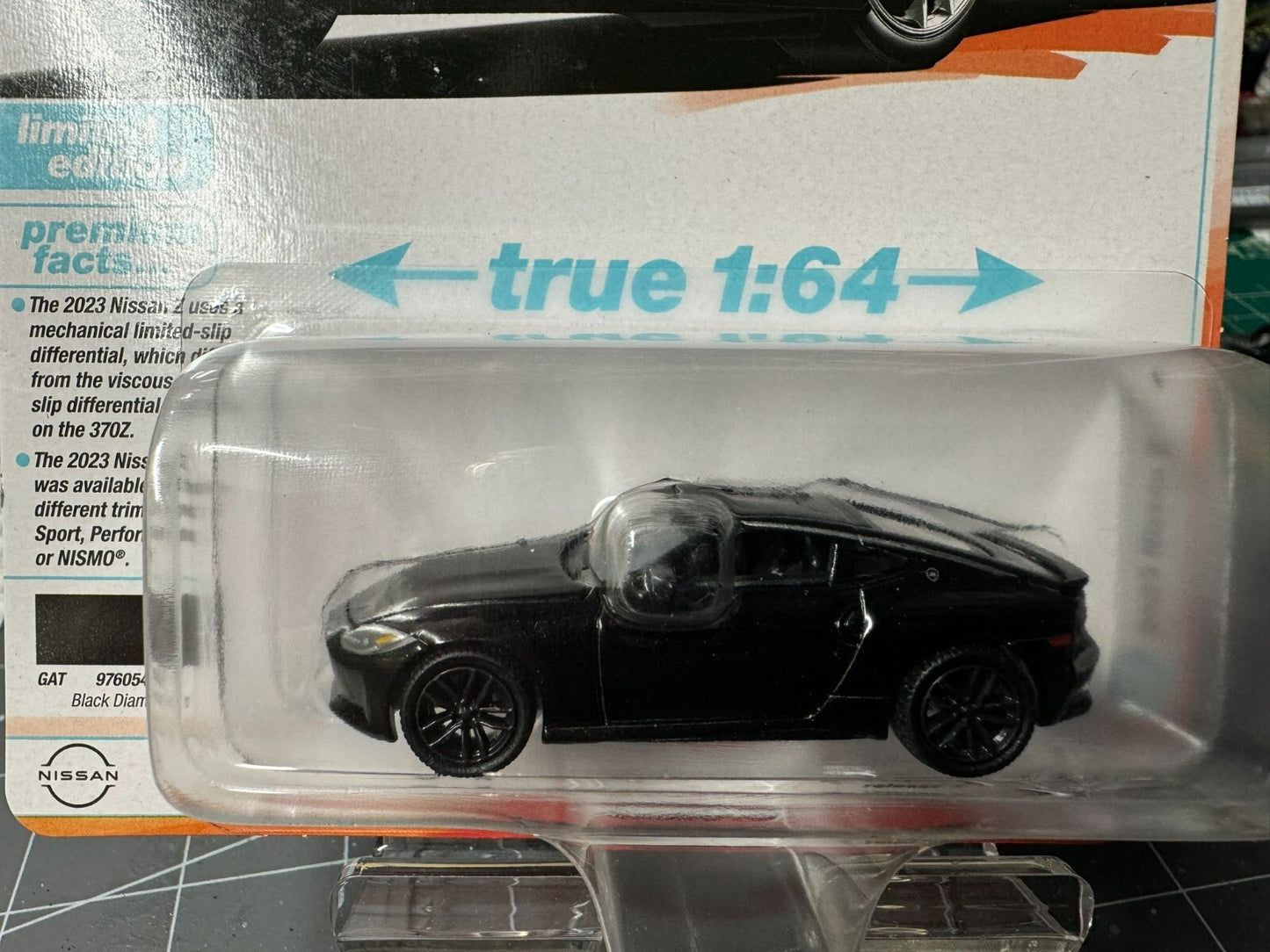 1:64 AutoWorld Premium 2024 R2B - 2023 Nissan-Z Black Diamond #AW64442B