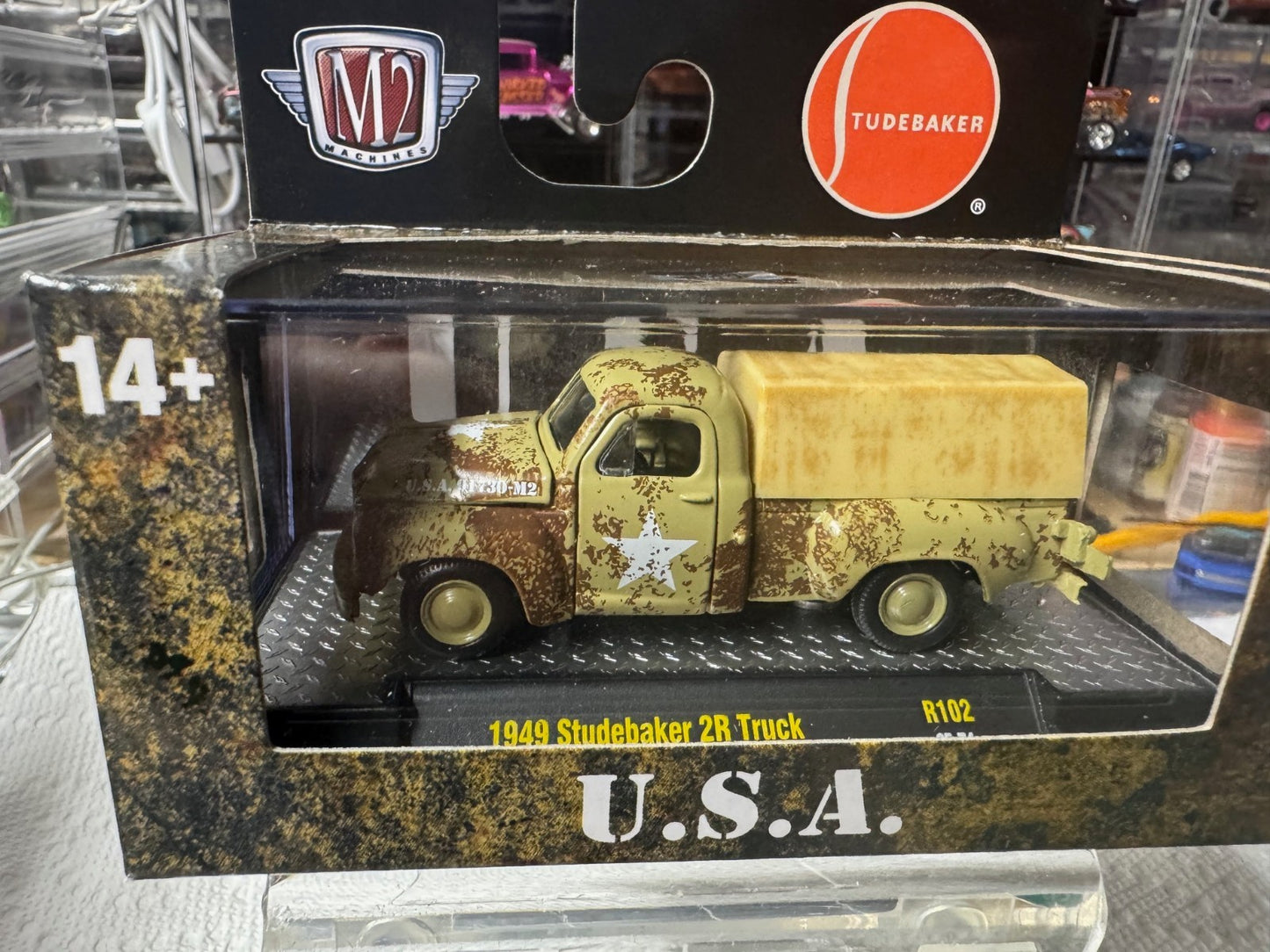 1:64 M2 Auto-Thentics R102 - 1949 Studebaker 2R Truck #32500-102