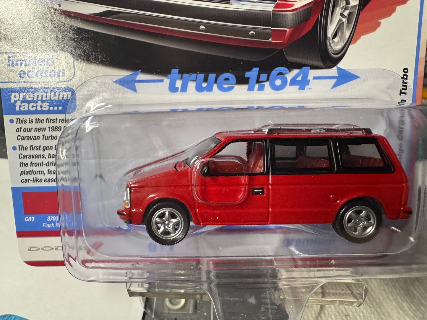 1:64 AutoWorld Premium 2025 R3A - 1989 Dodge Caravan Turbo #AW64522