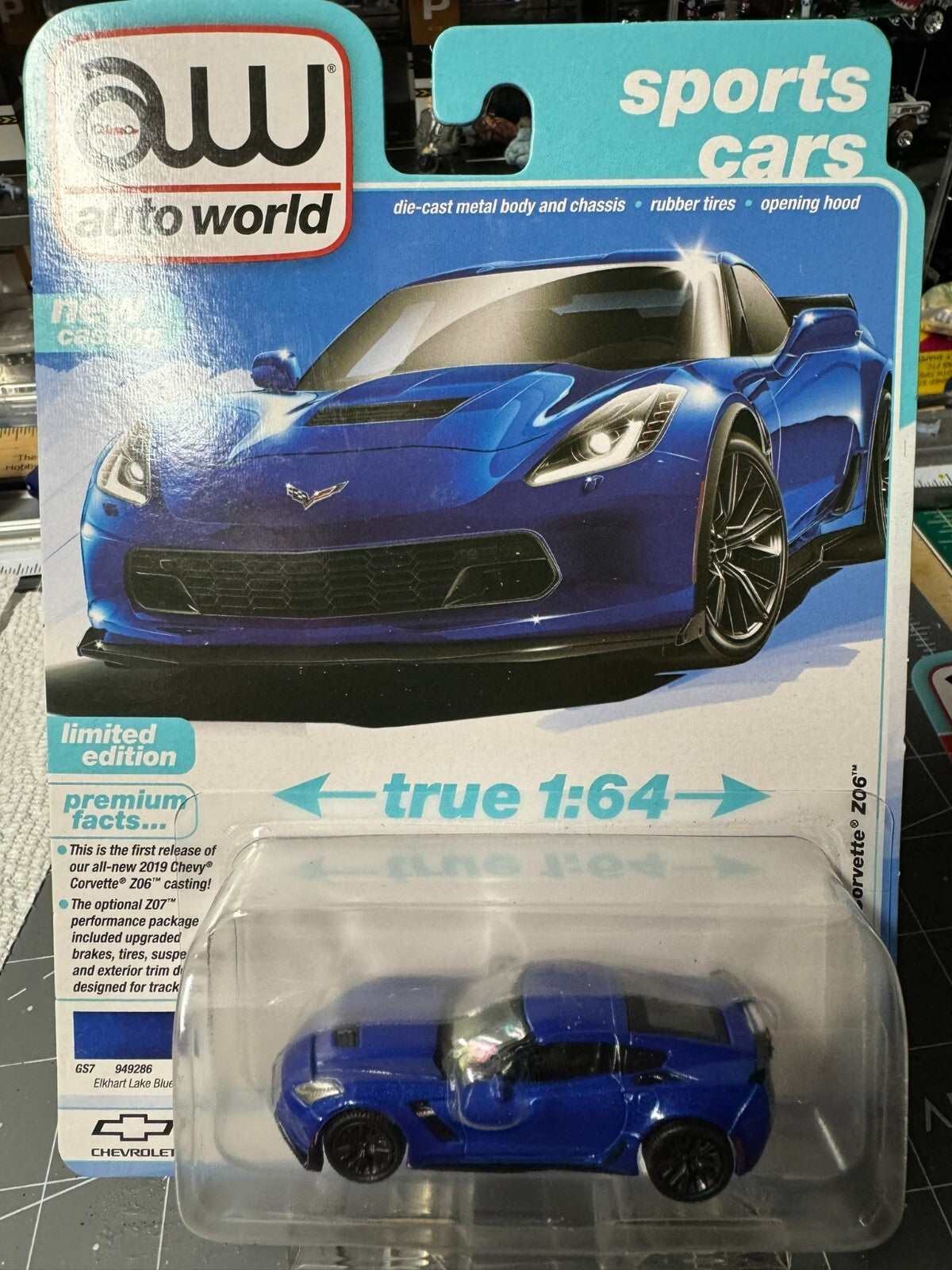 1:64 AutoWorld Premium 2024 R2B - 2019 Chevy Corvette Z06 Blue #AW64442B