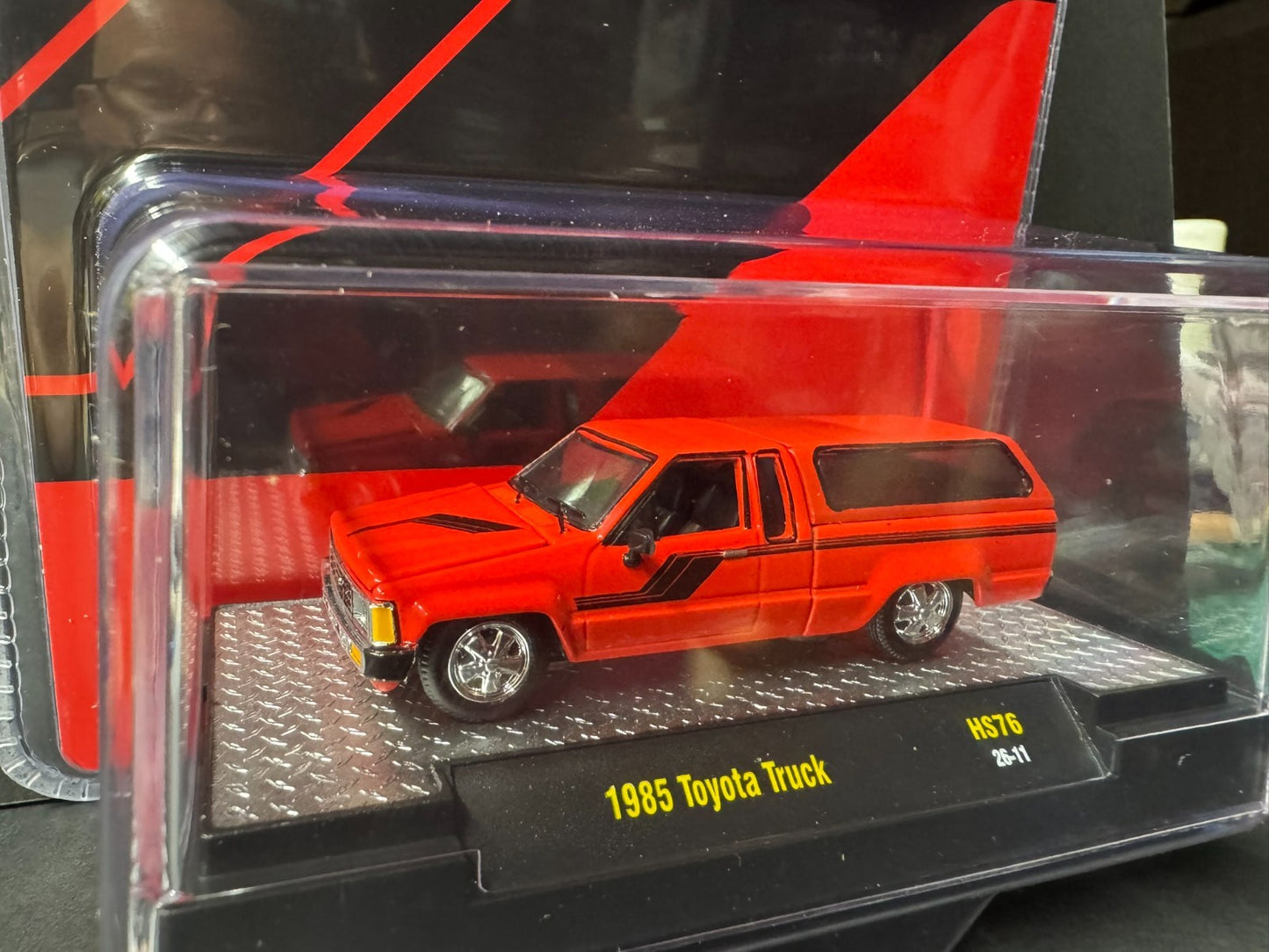M2 MACHINE 1:64 1985 Toyota SR5 Truck with Camper Shell Red Model 31500-HS76-P5