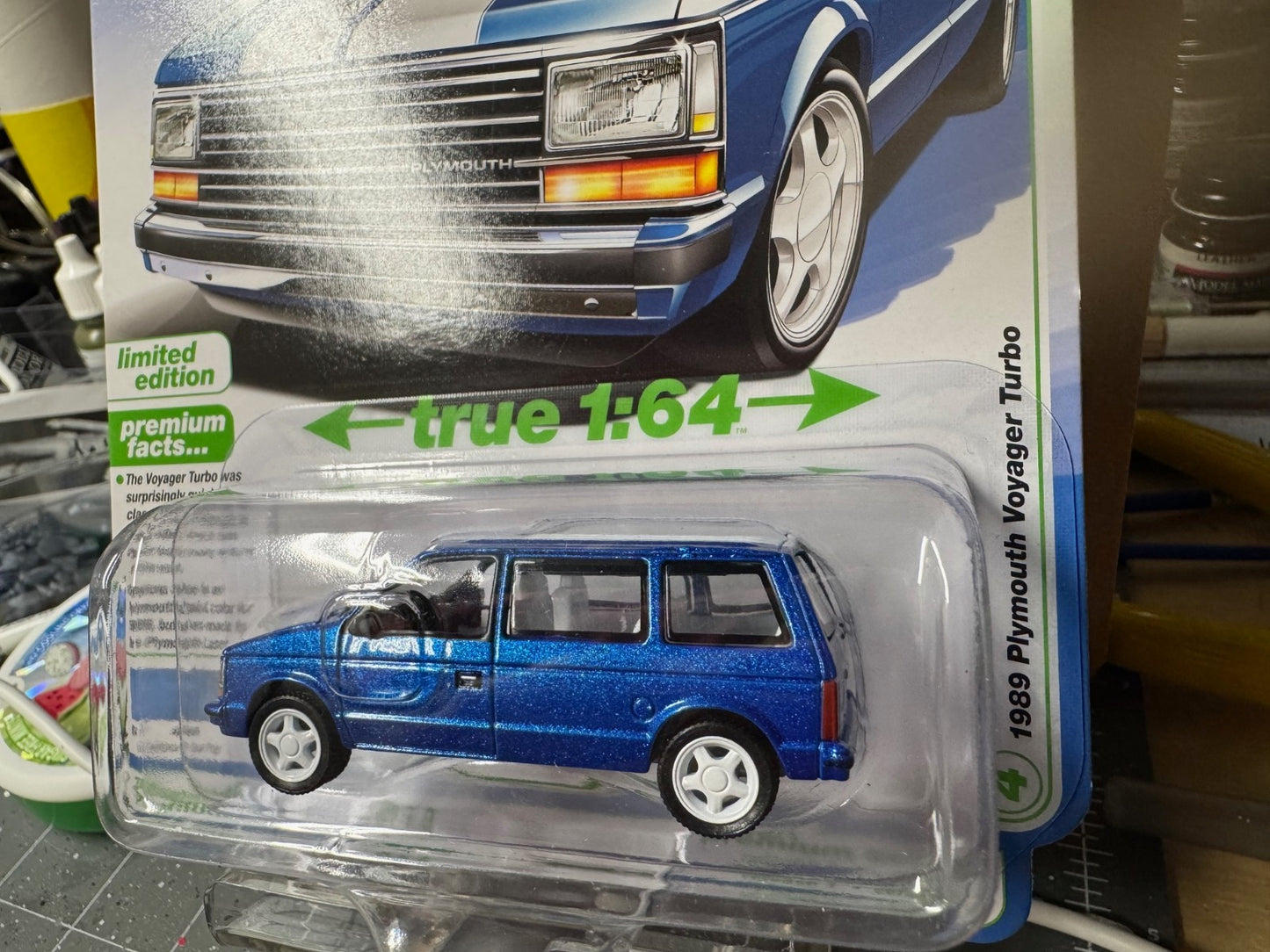 1:64 AutoWorld Premium 2026 R1B - 1989 Plymouth Voyager Turbo #AW64532