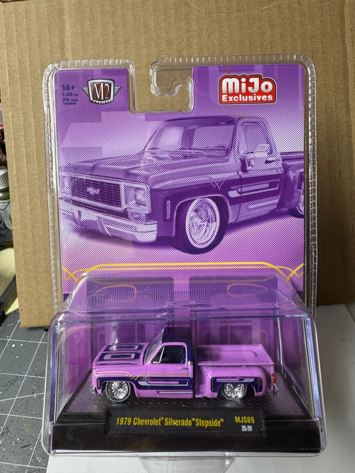 M2 Machines 1:64 1979 Chevrolet Silverado Stepside 31500-MJS89