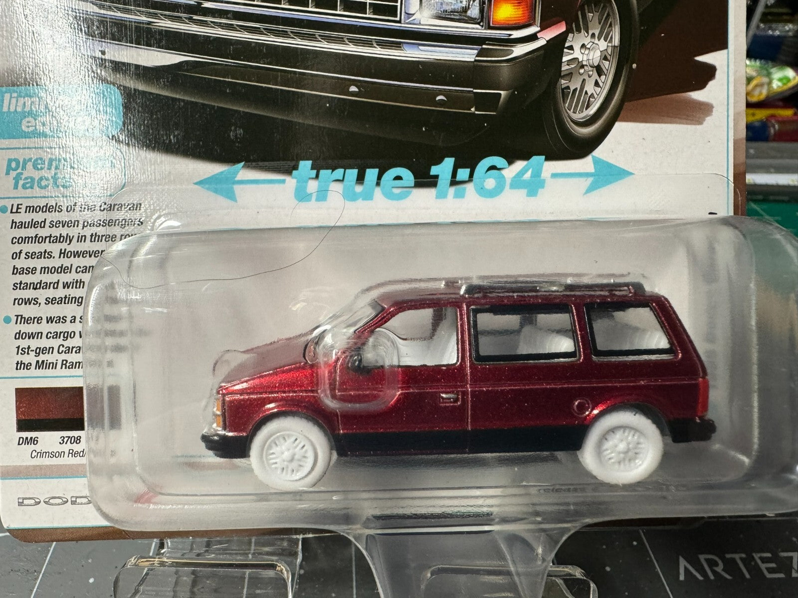 1:64 AutoWorld 1985 Dodge Caravan -Crimson Red Ultra Red Chase
