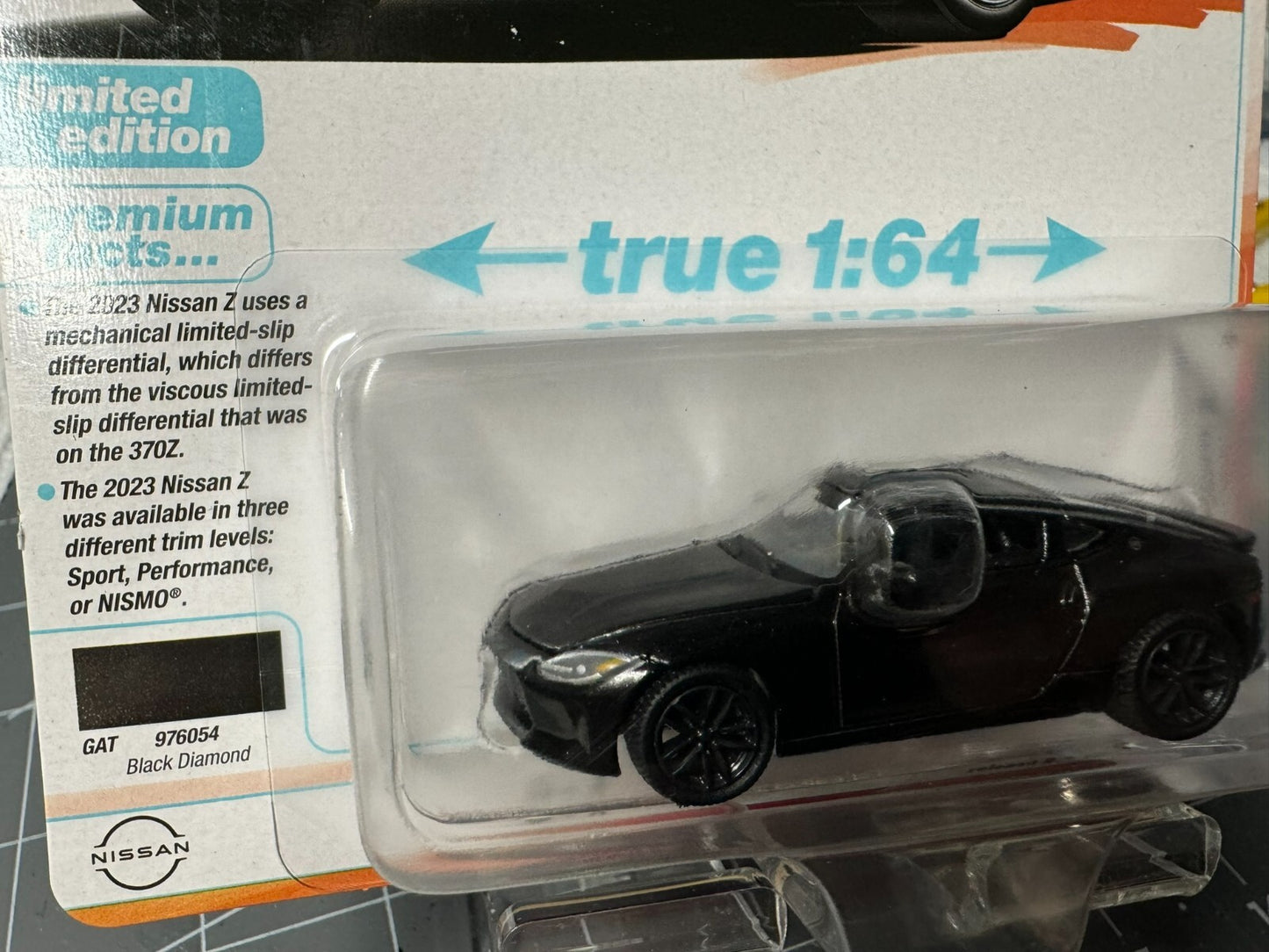 1:64 AutoWorld Premium 2024 R2B - 2023 Nissan-Z Black Diamond #AW64442B