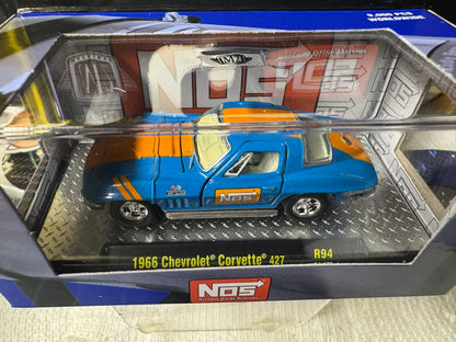 1:64 M2 Auto-Thentics Release 94  1966 Chevrolet Corvette 427  #32500-94
