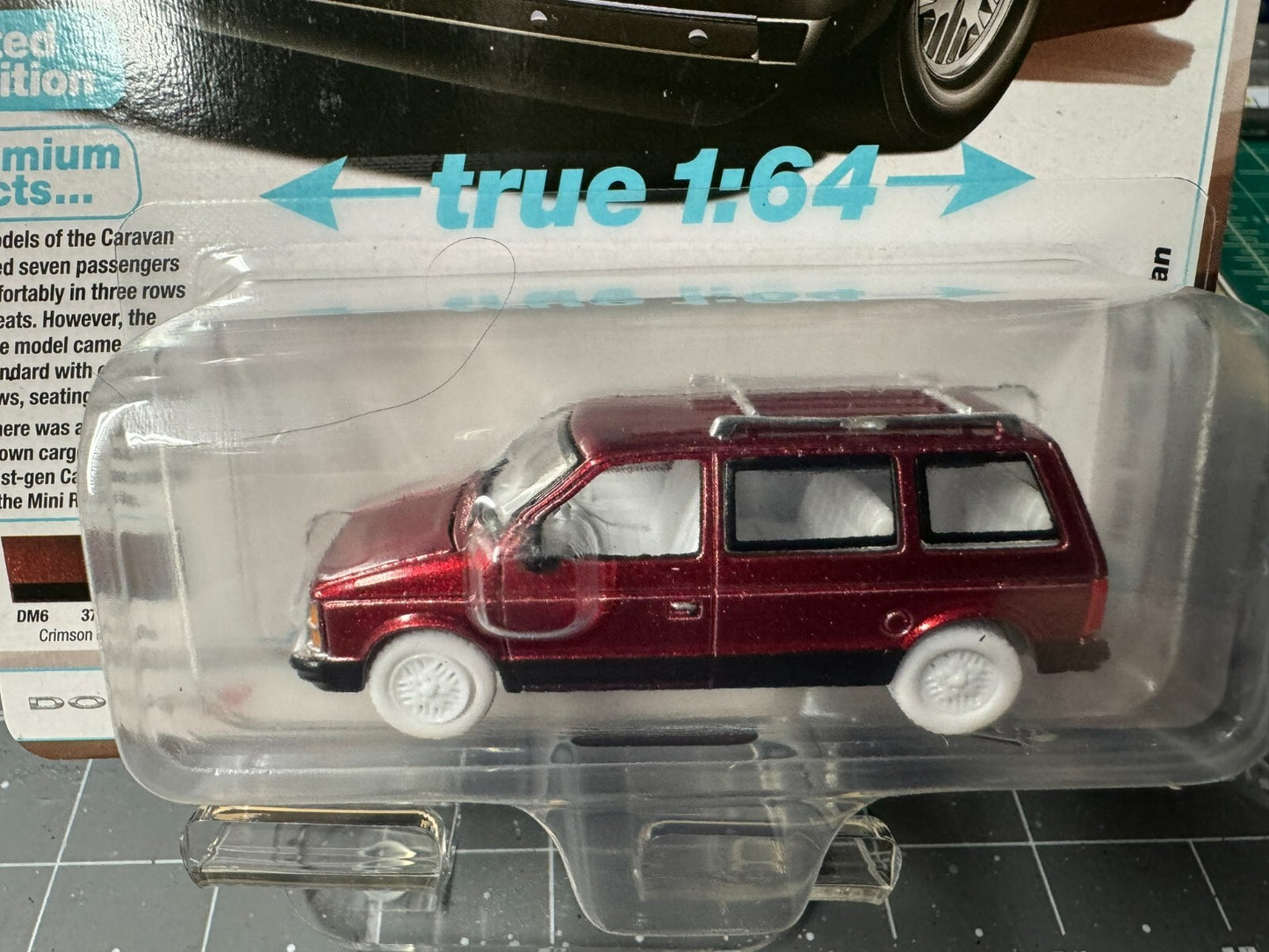 1:64 AutoWorld 1985 Dodge Caravan -Crimson Red Ultra Red Chase