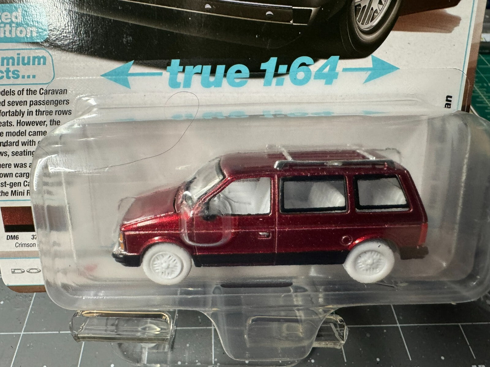 1:64 AutoWorld 1985 Dodge Caravan -Crimson Red Ultra Red Chase