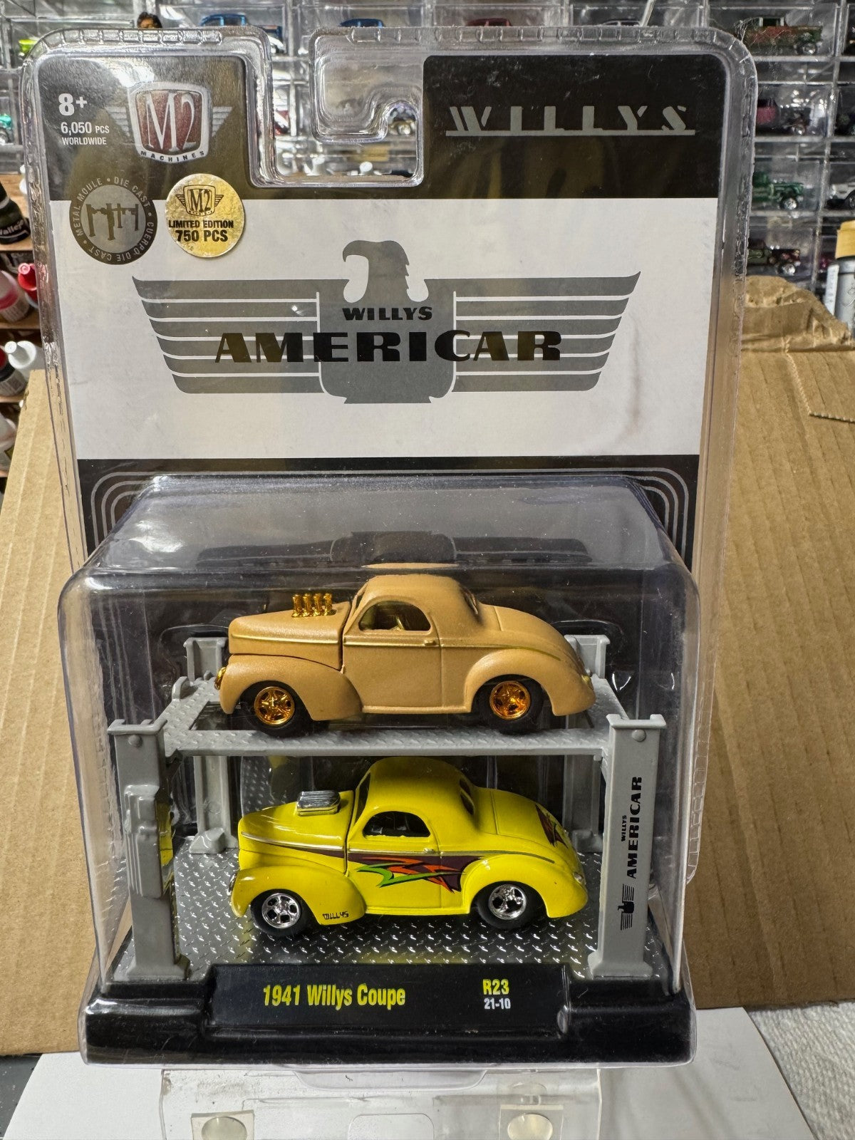 M2 Machines Auto-Lift 2 Pack Willys Americar  Willys Coupes R23 GOLD CHASE 1/750