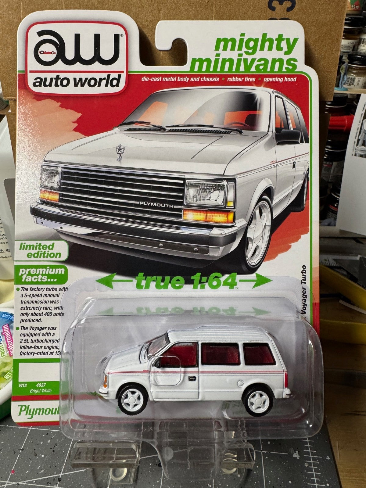 1:64 AutoWorld Premium 2026 R1A - 1989 Plymouth Voyager Turbo #AW64532