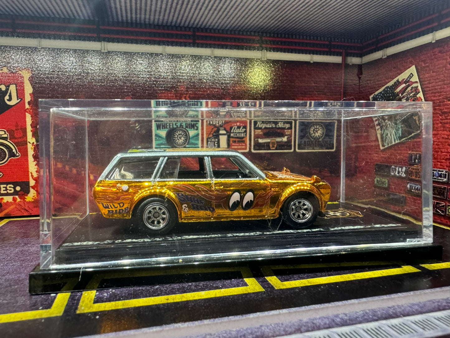 1-64 Scale / S-Scale Custom Datsun Bluebird in Gold Mooneyes