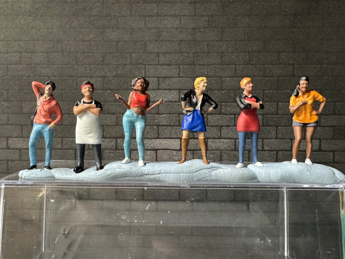 1:64 Miniature Human Figures - Diecast Metal - great for Dioramas /  Projects - Foodies  6 Figure SET - Miniature Figures