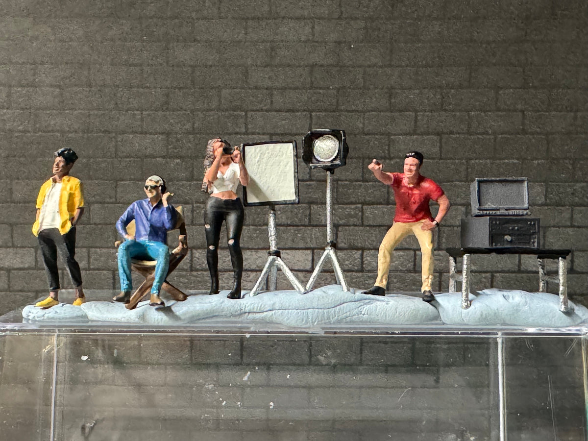 1:64 Miniature Human Figures - Diecast Metal - great for Dioramas /  Projects - Behind the Scenes  7 Piece SET - Miniature Figures (Copy)