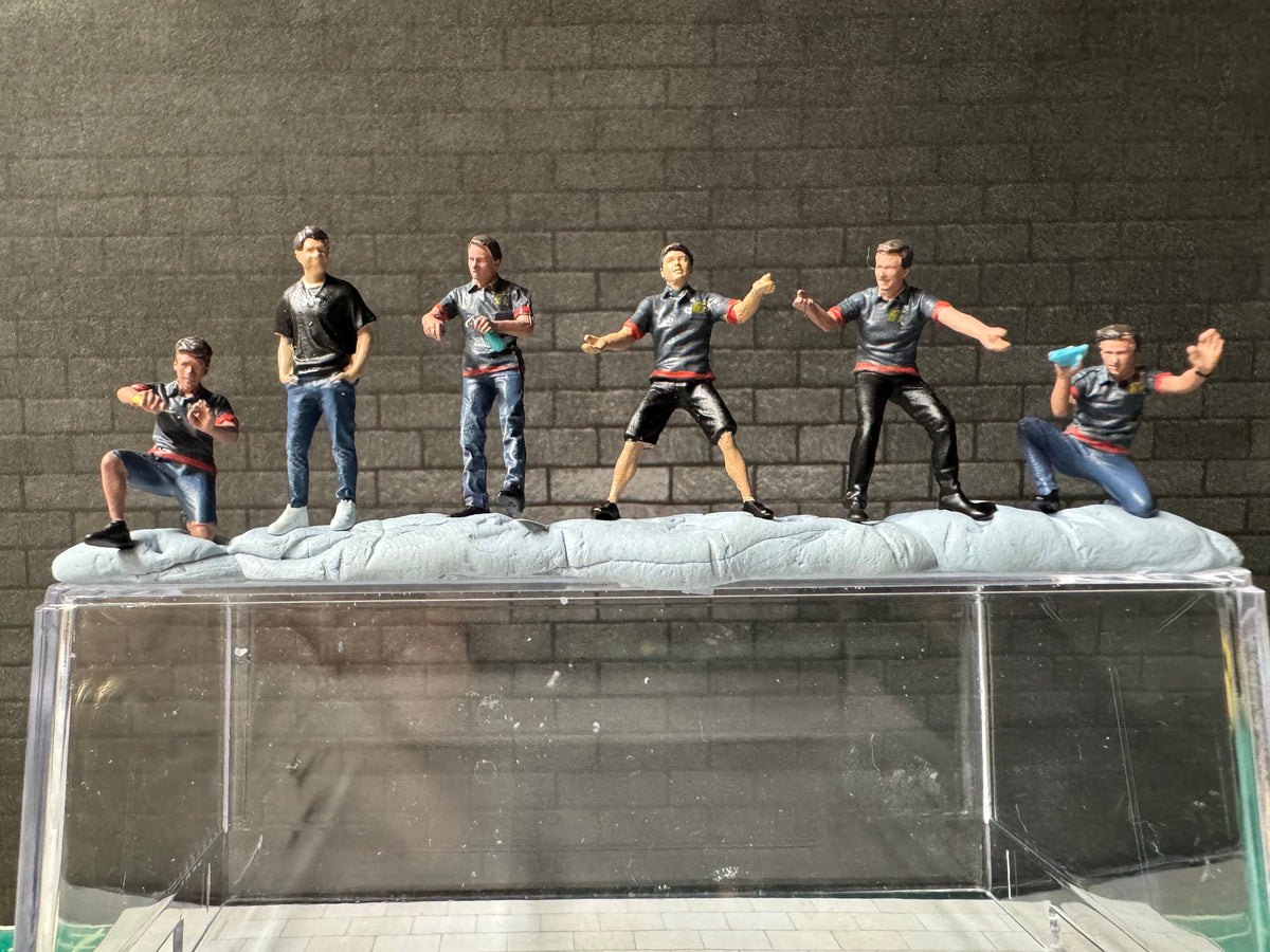 1:64 Miniature Human Figures - Diecast Metal - great for Dioramas /  Projects - Teckwrap Crew 6 Figure SET - Miniature Figures