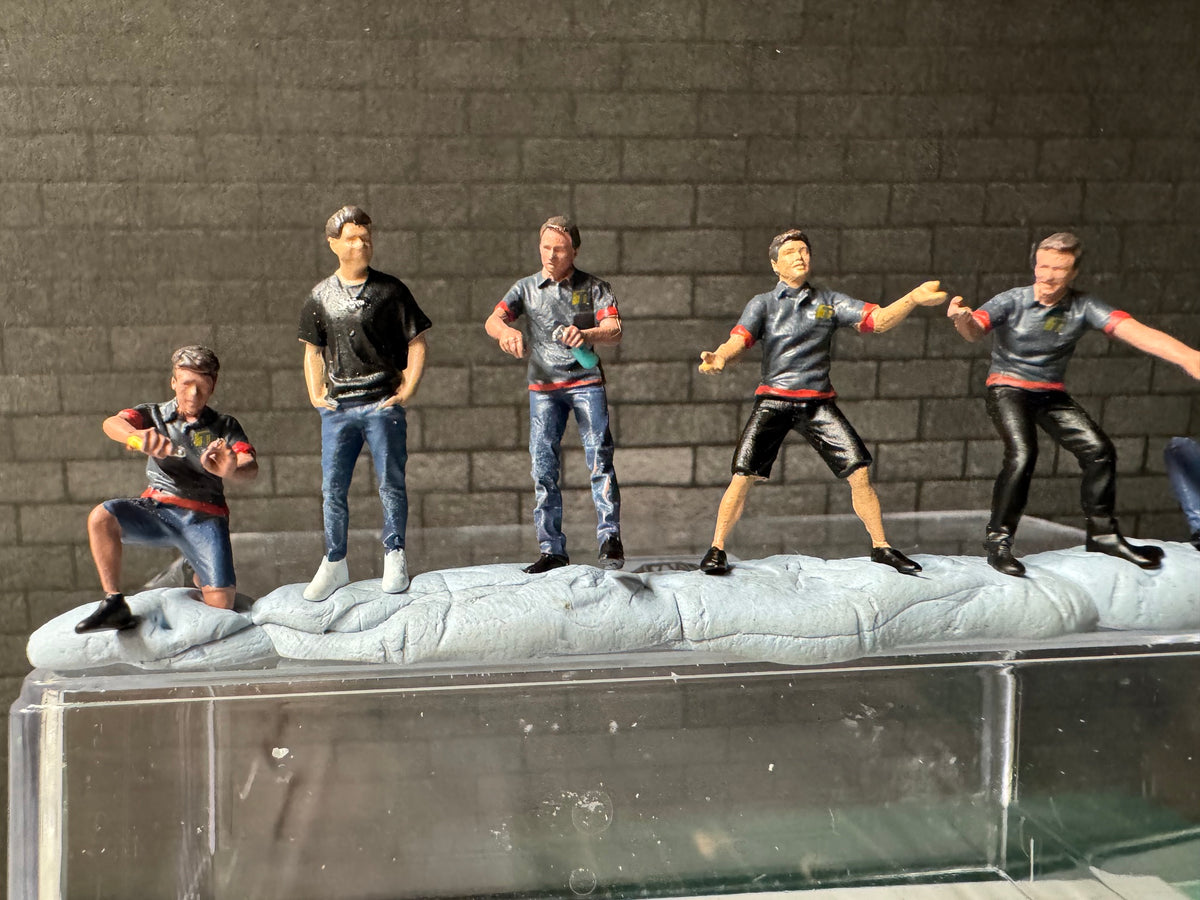 1:64 Miniature Human Figures - Diecast Metal - great for Dioramas /  Projects - Teckwrap Crew 6 Figure SET - Miniature Figures