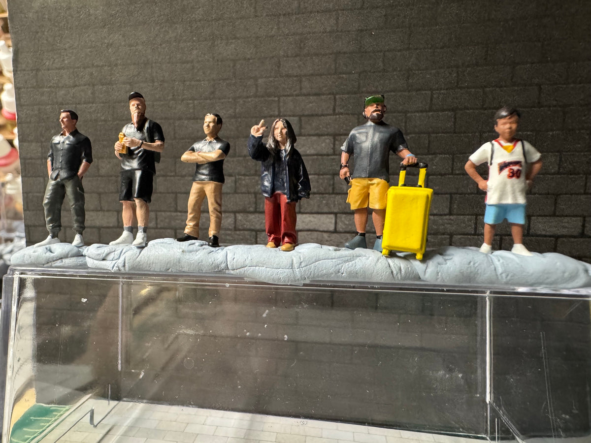 1:64 Miniature Human Figures - Diecast Metal - great for Dioramas /  Projects - Influencers 6 Figure SET - Miniature Figures