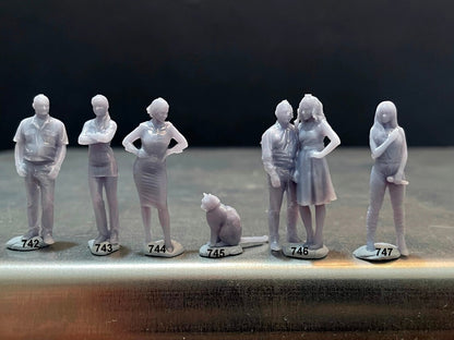 1:64 Miniature Human Figures - Resin / unpainted - great for Dioramas / Hot Wheels - Made in the USA GROUP 162 - Miniature Figure