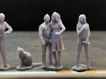 1:64 Miniature Human Figures - Resin / unpainted - great for Dioramas / Hot Wheels - Made in the USA GROUP 162 - Miniature Figure