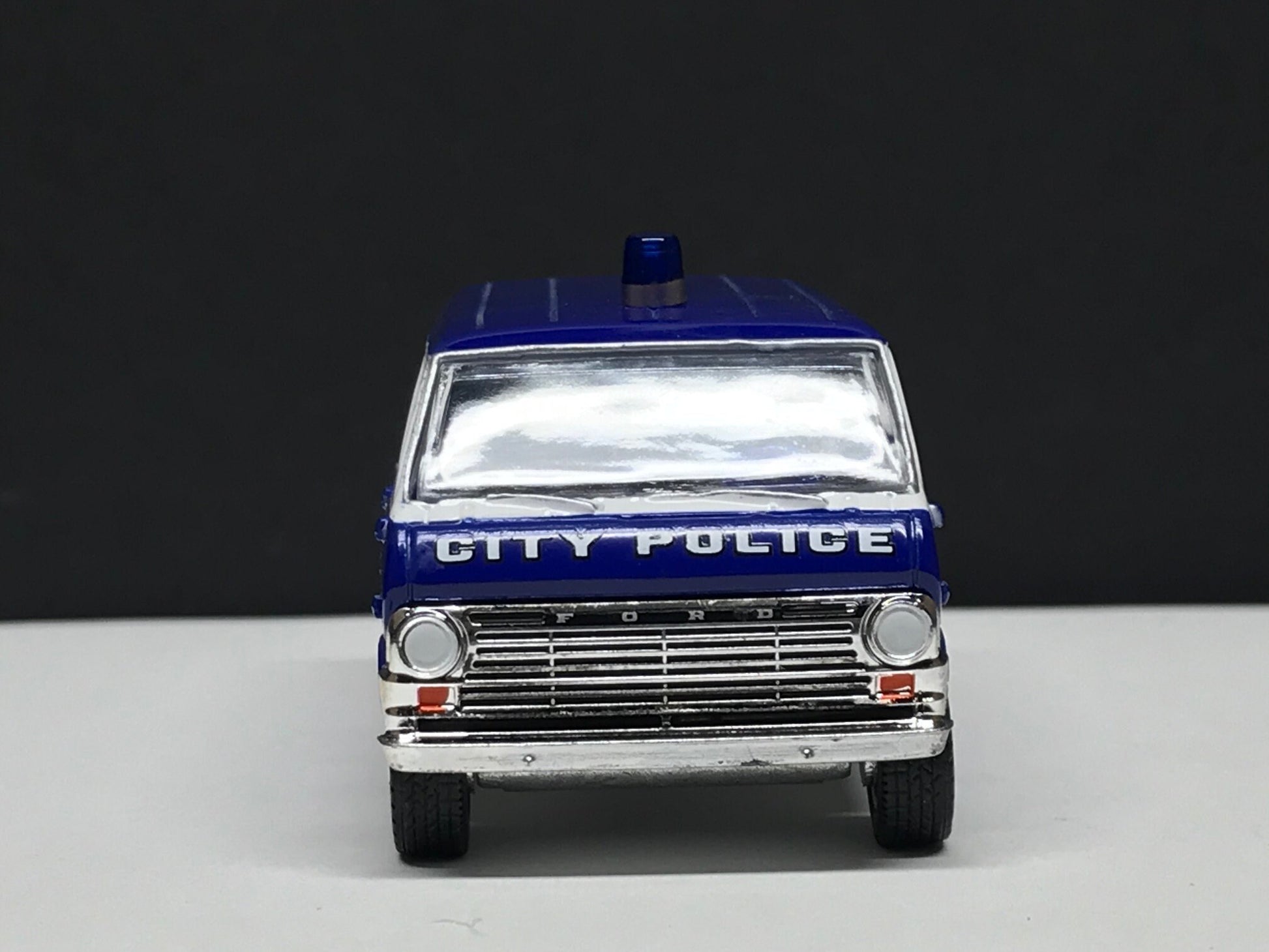 1-64 Scale / S-Scale 1969 Ford Club Wagon Emergency Van - Great For Dioramas & Diecast Photography