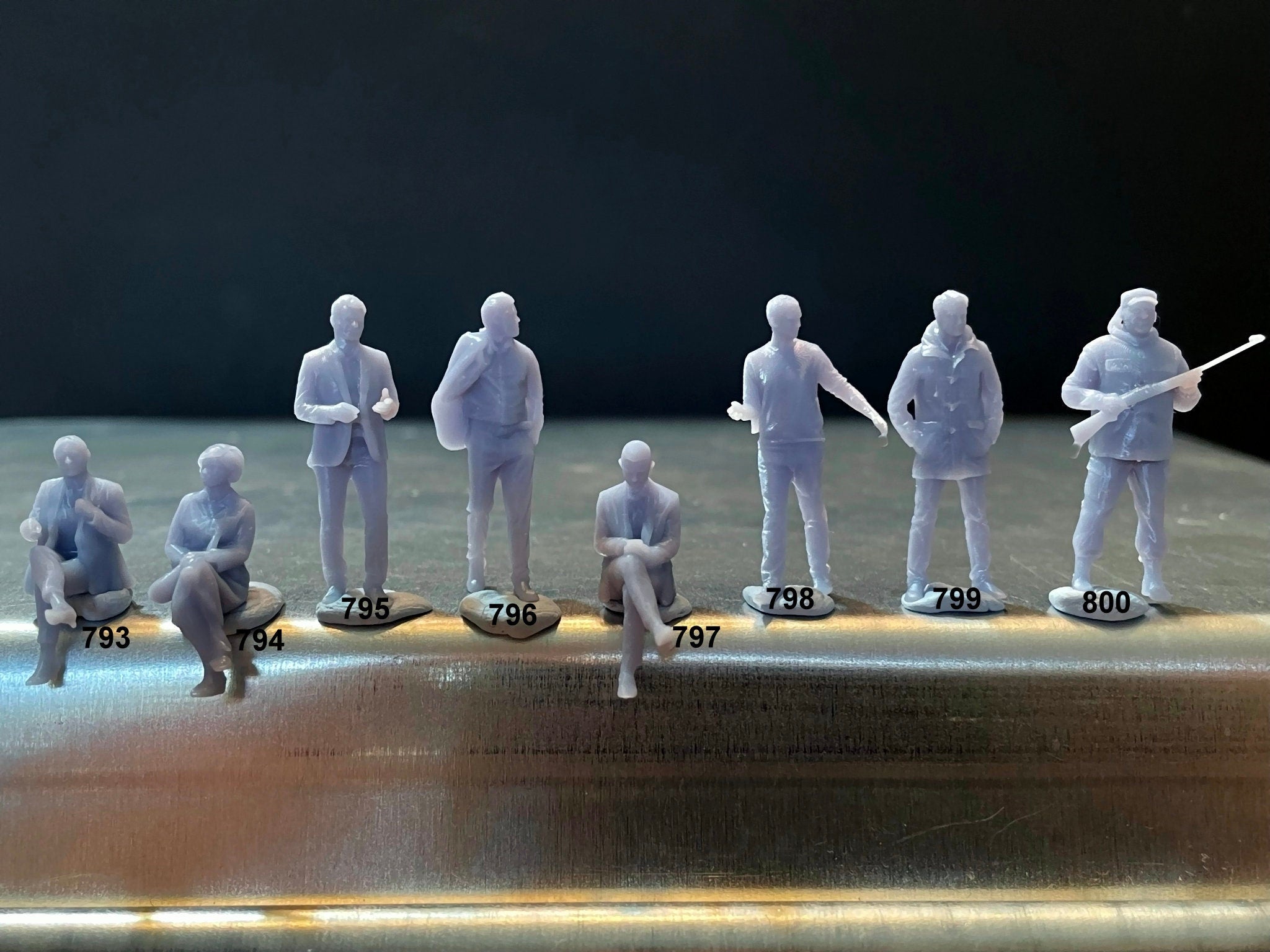 1:64 Miniature Human Figures - Resin / unpainted - great for Dioramas ...