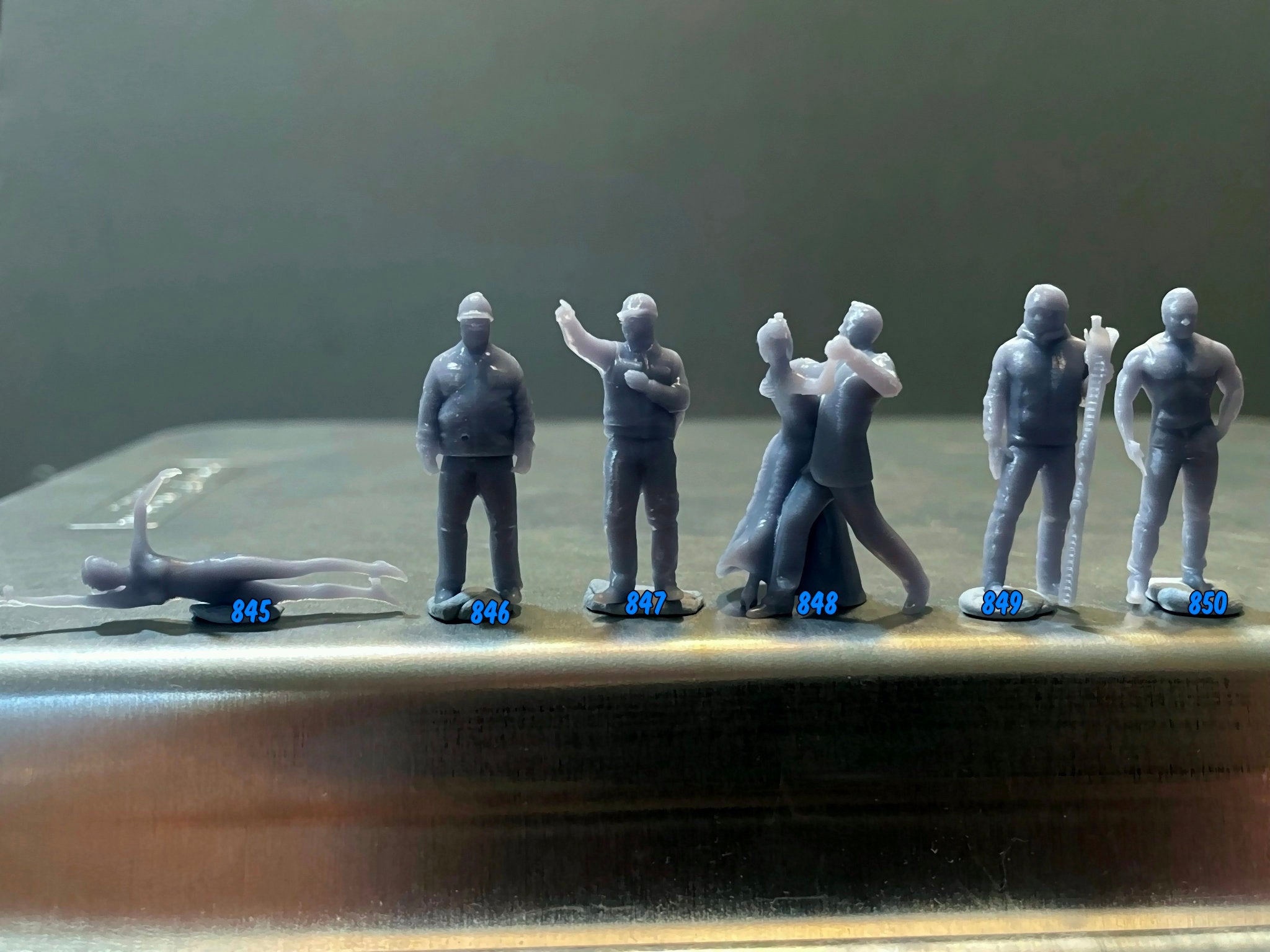 Single Mini Human 1:64 Miniature Human Figures - Resin / unpainted - great for Dioramas ...