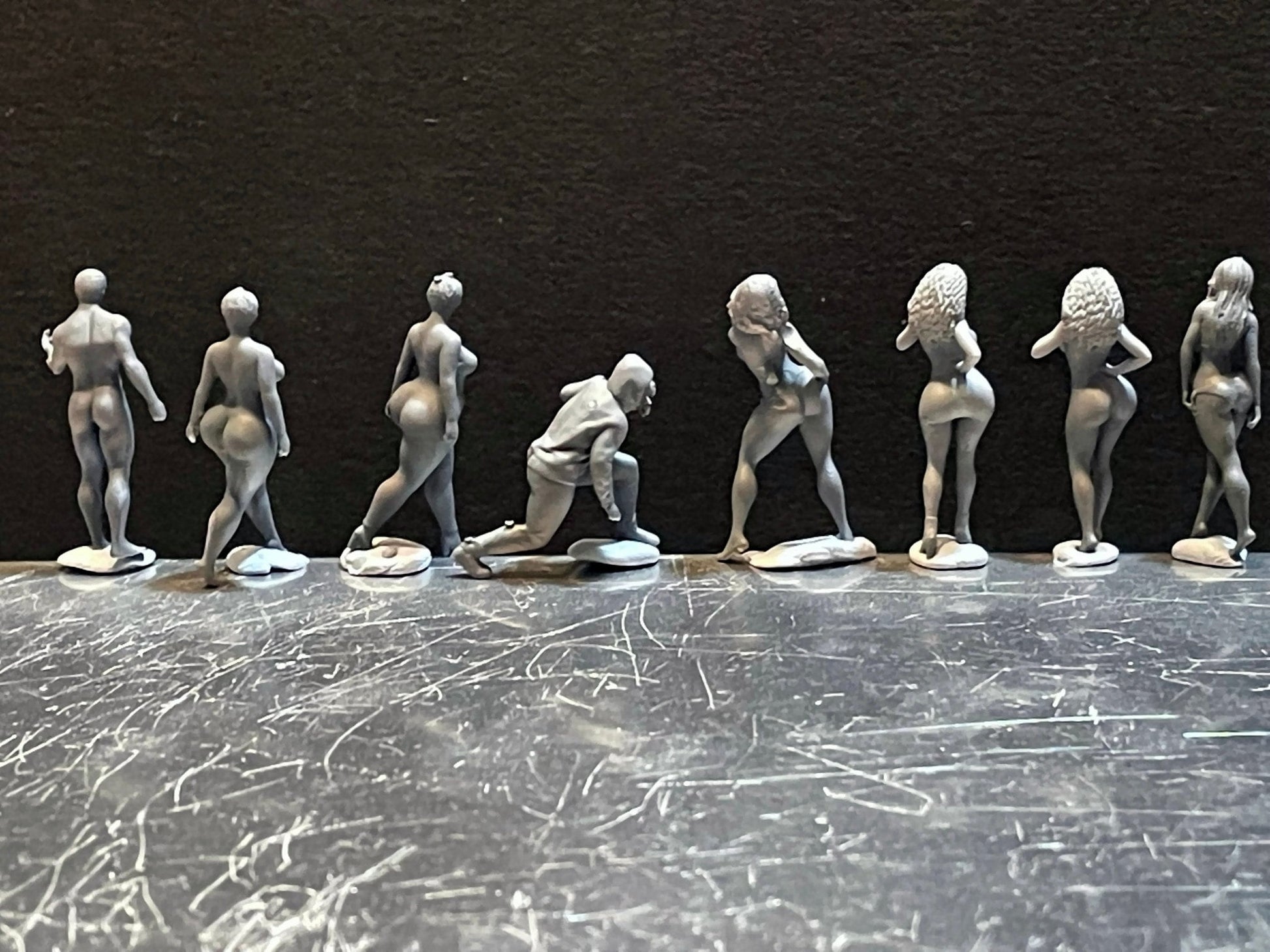 1:64 Miniature Human Figures - Resin / unpainted - great for Dioramas / Hot Wheels - Made in the USA GROUP 205 - Miniature Figures