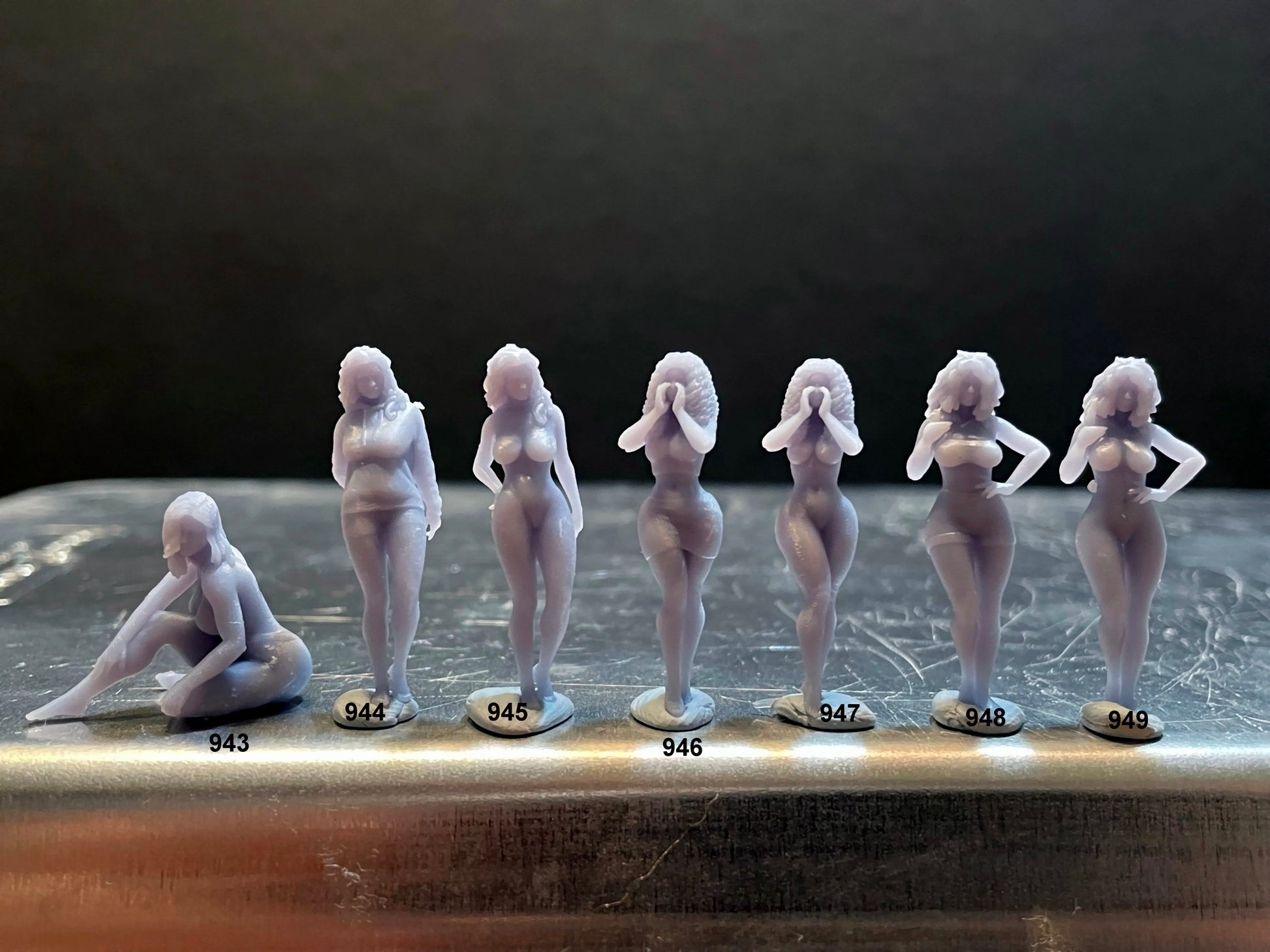 1:64 Miniature Human Figures - Resin / unpainted - great for Dioramas / Hot Wheels - Made in the USA GROUP 206 - Miniature Figures