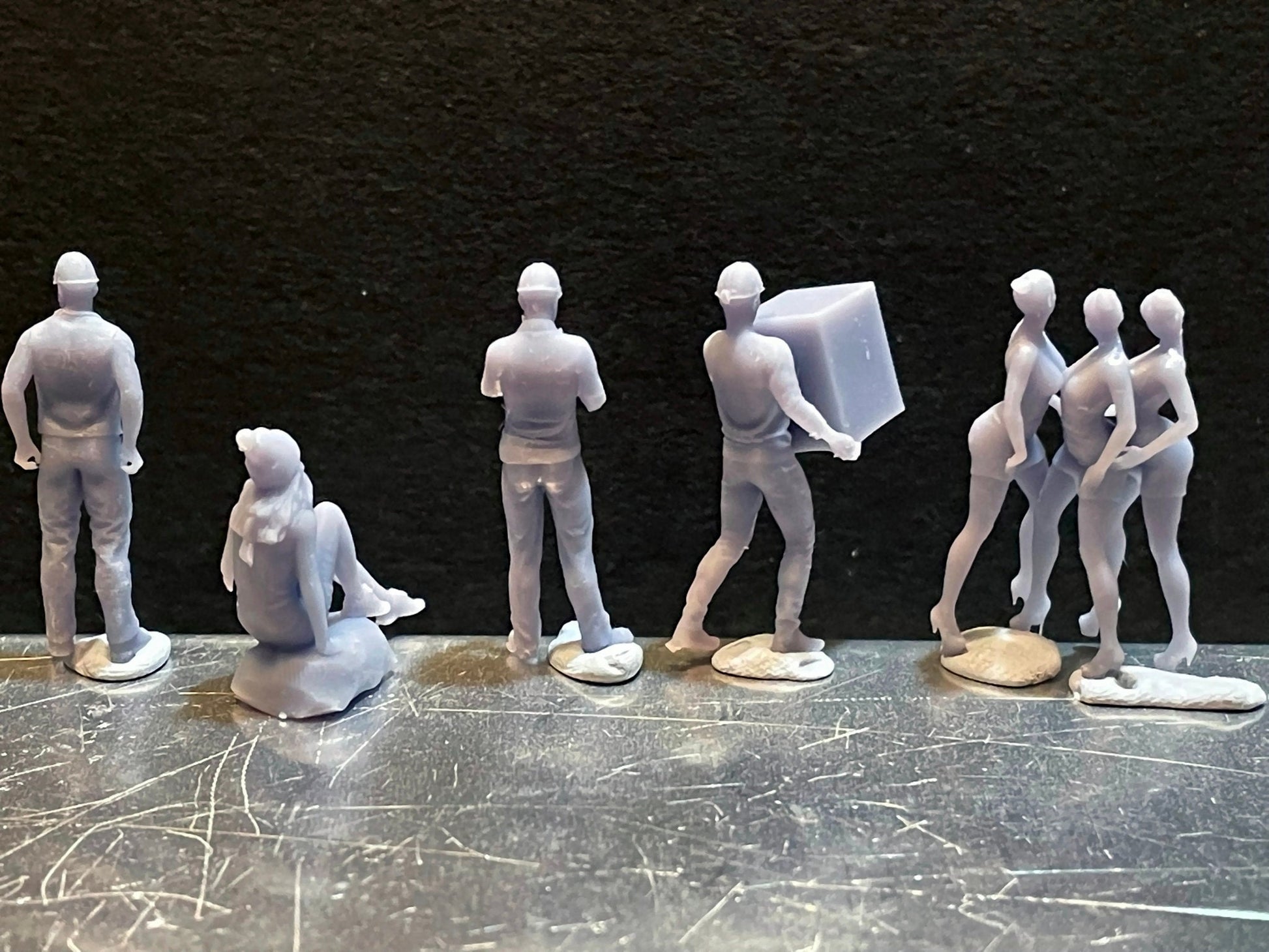 1:64 Miniature Human Figures - Resin / unpainted - great for Dioramas / Hot Wheels - Made in the USA GROUP 214 - Miniature Figures