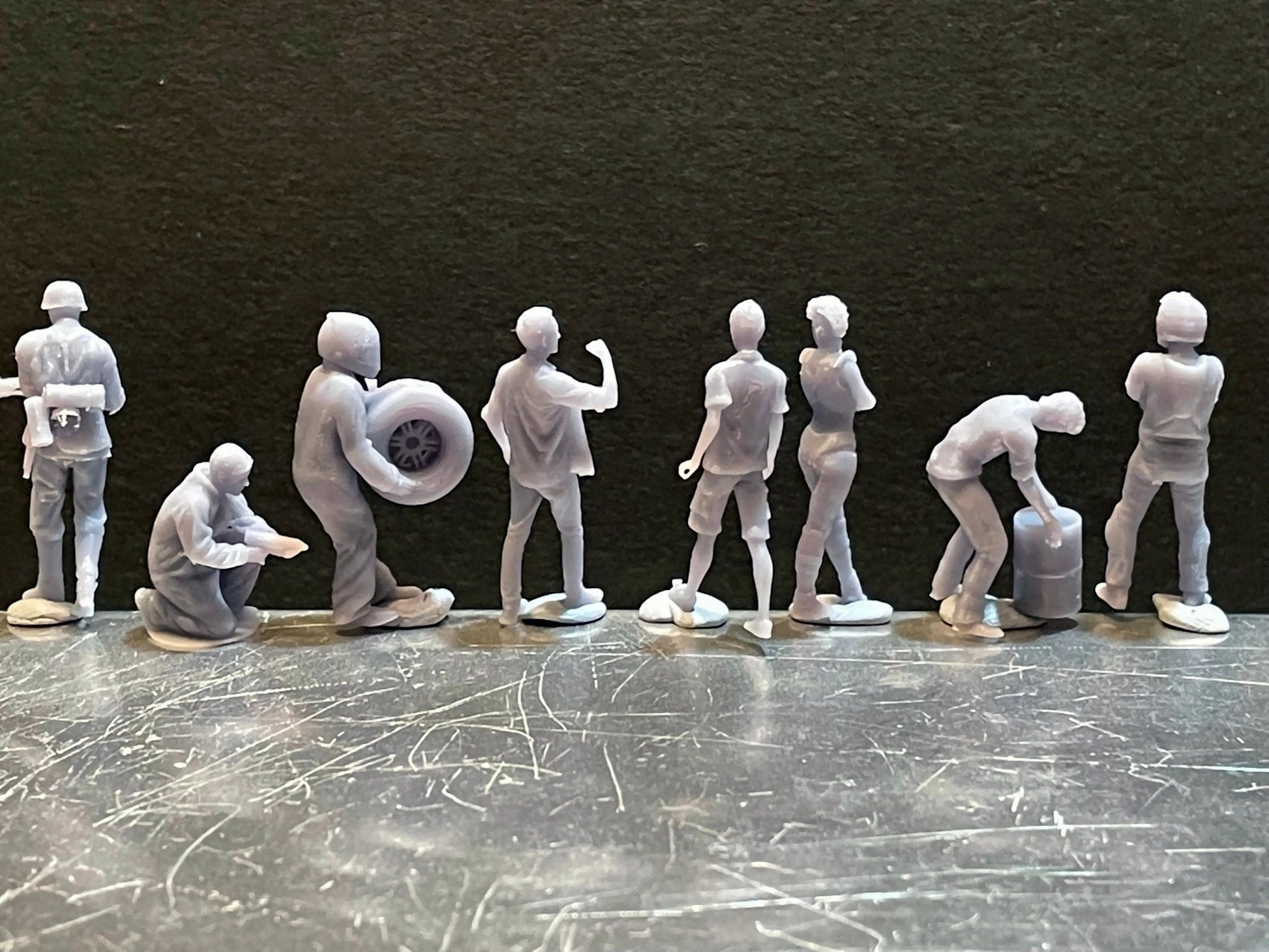 1:64 Miniature Human Figures - Resin / unpainted - great for Dioramas / Hot Wheels - Made in the USA GROUP 221 - Miniature Figures