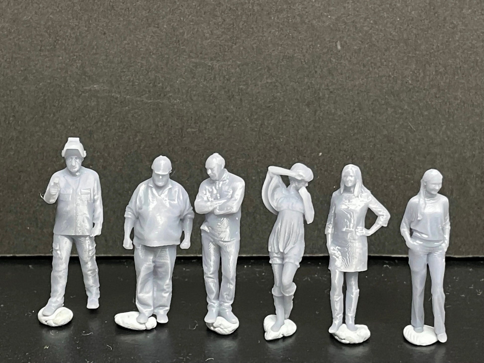 1:64 Miniature Human Figures - Resin / unpainted - great for Dioramas / Hot Wheels - Made in the USA GROUP 198 - Miniature Figures