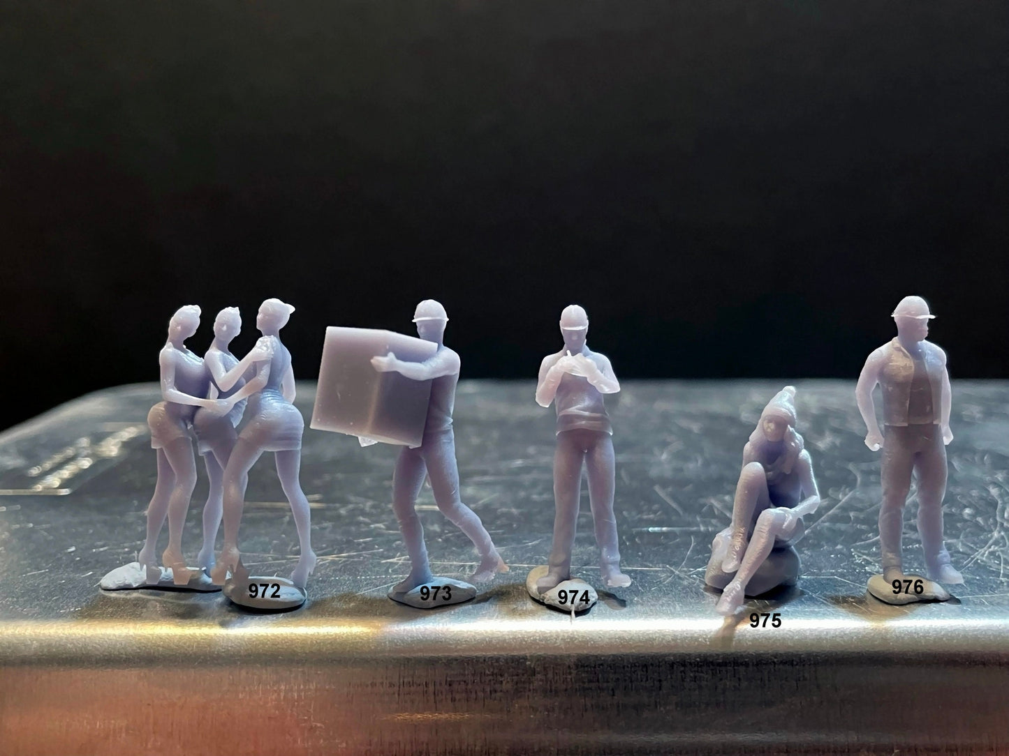 1:64 Miniature Human Figures - Resin / unpainted - great for Dioramas / Hot Wheels - Made in the USA GROUP 214 - Miniature Figures