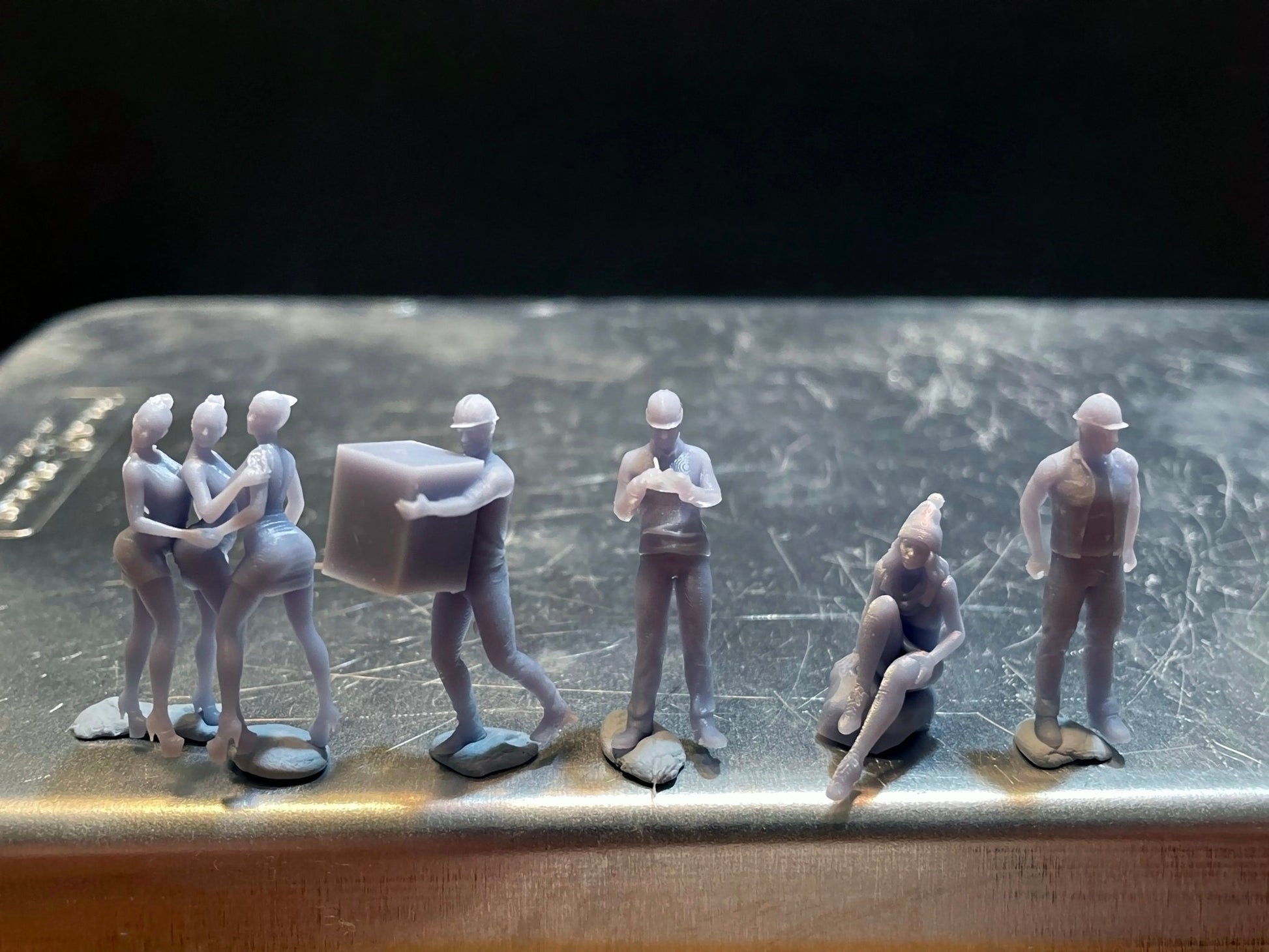 1:64 Miniature Human Figures - Resin / unpainted - great for Dioramas / Hot Wheels - Made in the USA GROUP 214 - Miniature Figures