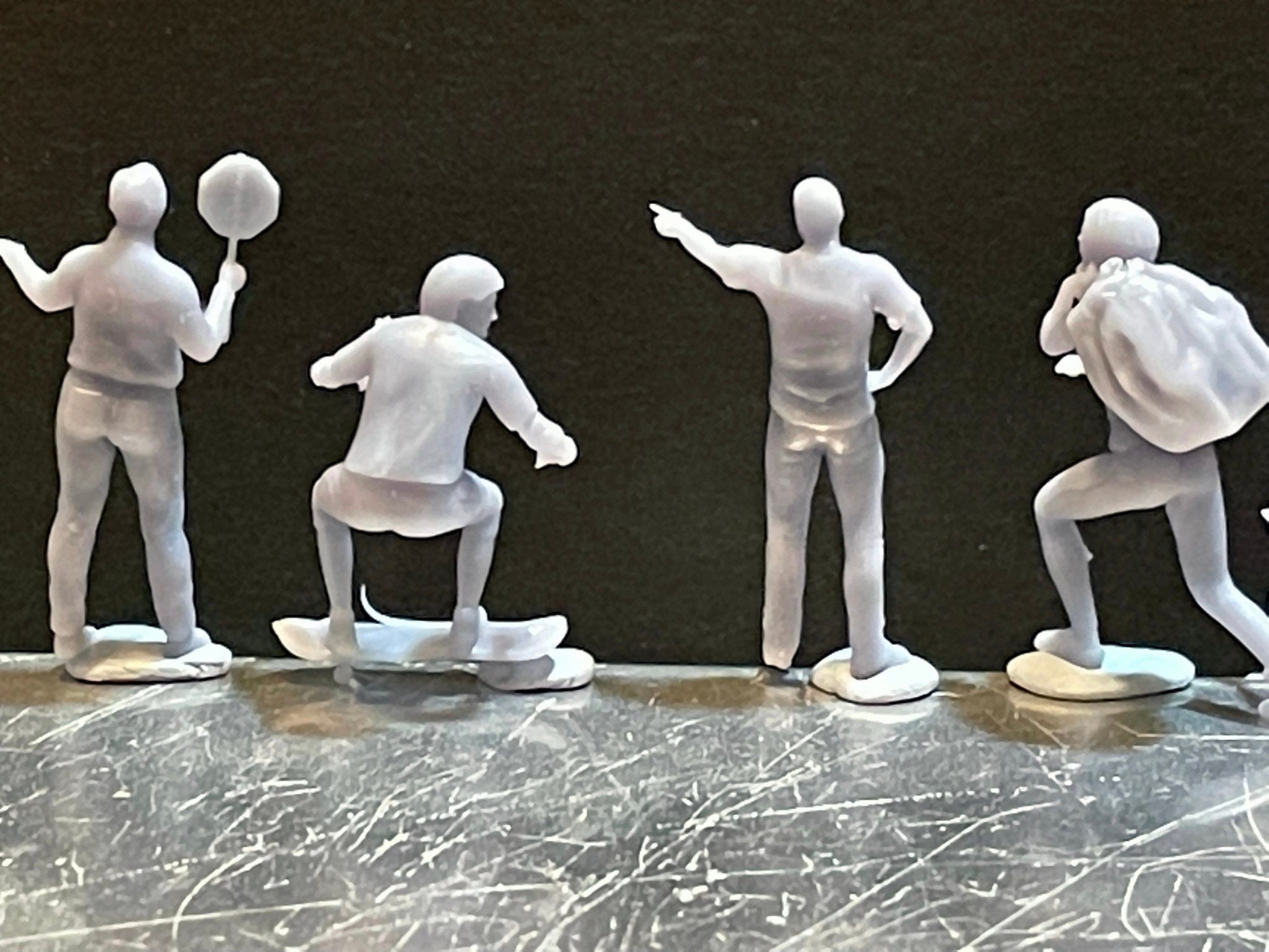 1:64 Miniature Human Figures - Resin / unpainted - great for Dioramas / Hot Wheels - Made in the USA GROUP 219 - Miniature Figures