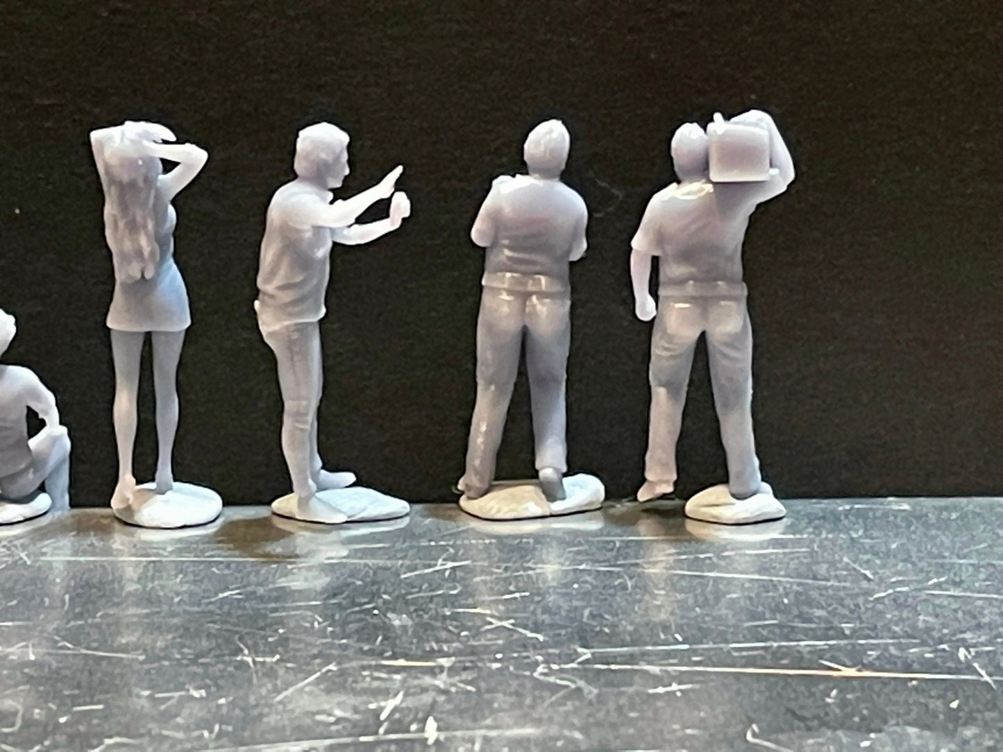 1:64 Miniature Human Figures - Resin / unpainted - great for Dioramas / Hot Wheels - Made in the USA GROUP 219 - Miniature Figures