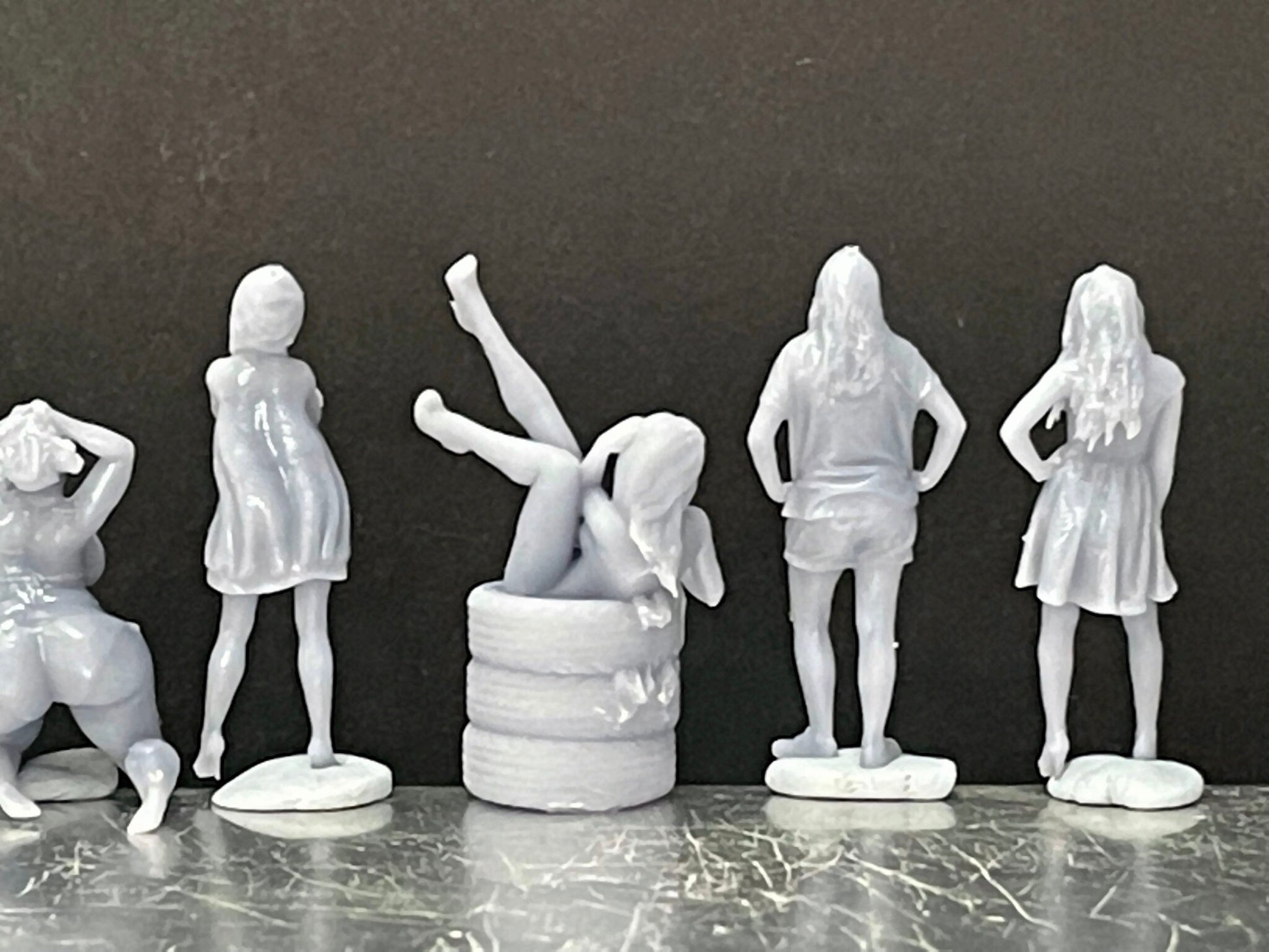 1:64 Miniature Human Figures - Resin / unpainted - great for Dioramas / Hot Wheels - Made in the USA GROUP 183 - Miniature Figures