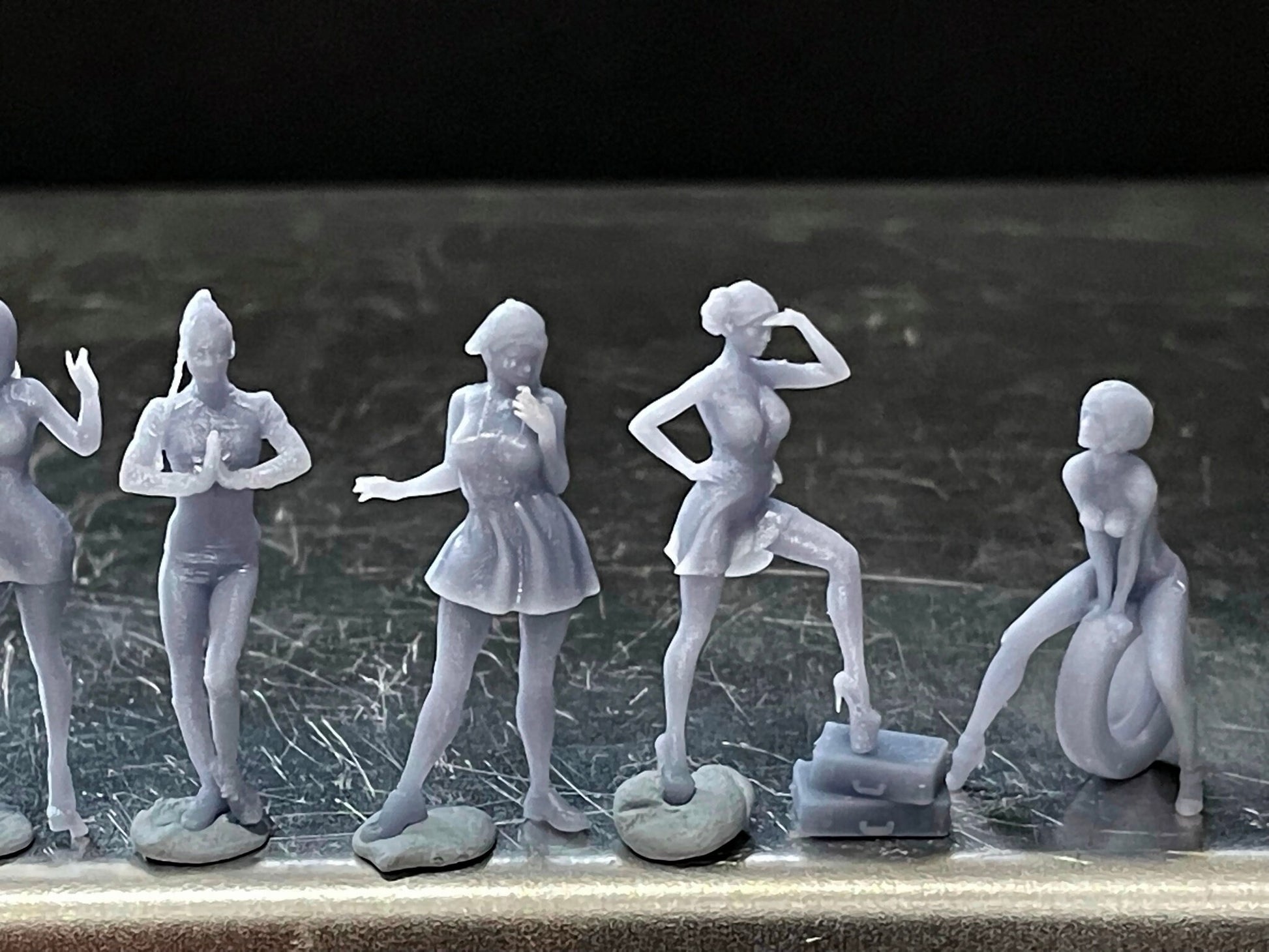 1:64 Miniature Human Figures - Resin / unpainted - great for Dioramas / Hot Wheels - Made in the USA GROUP 218 - Miniature Figures