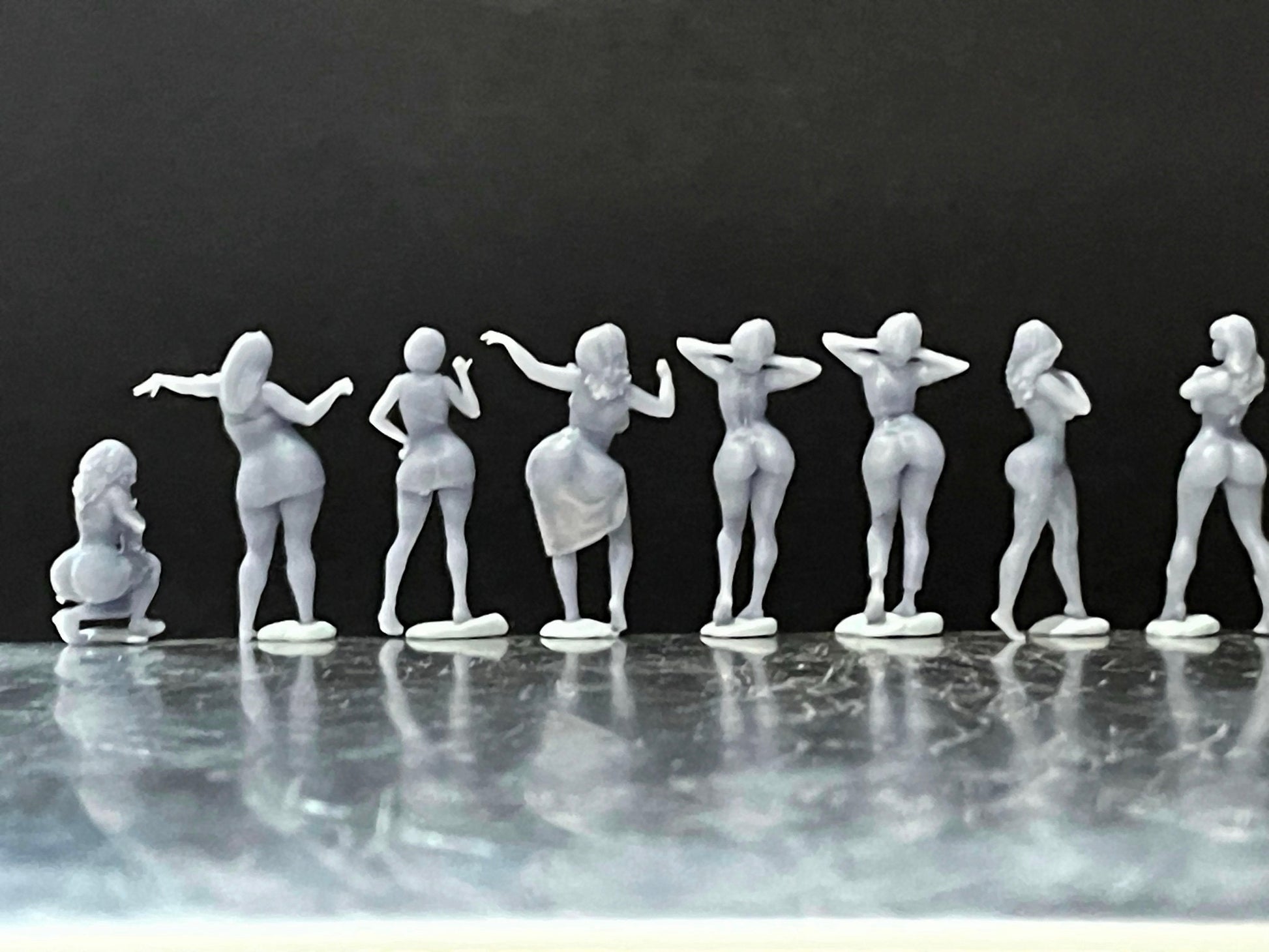 1:64 Miniature Human Figures - Resin / unpainted - great for Dioramas / Hot Wheels - Made in the USA GROUP 228 - Miniature Figures