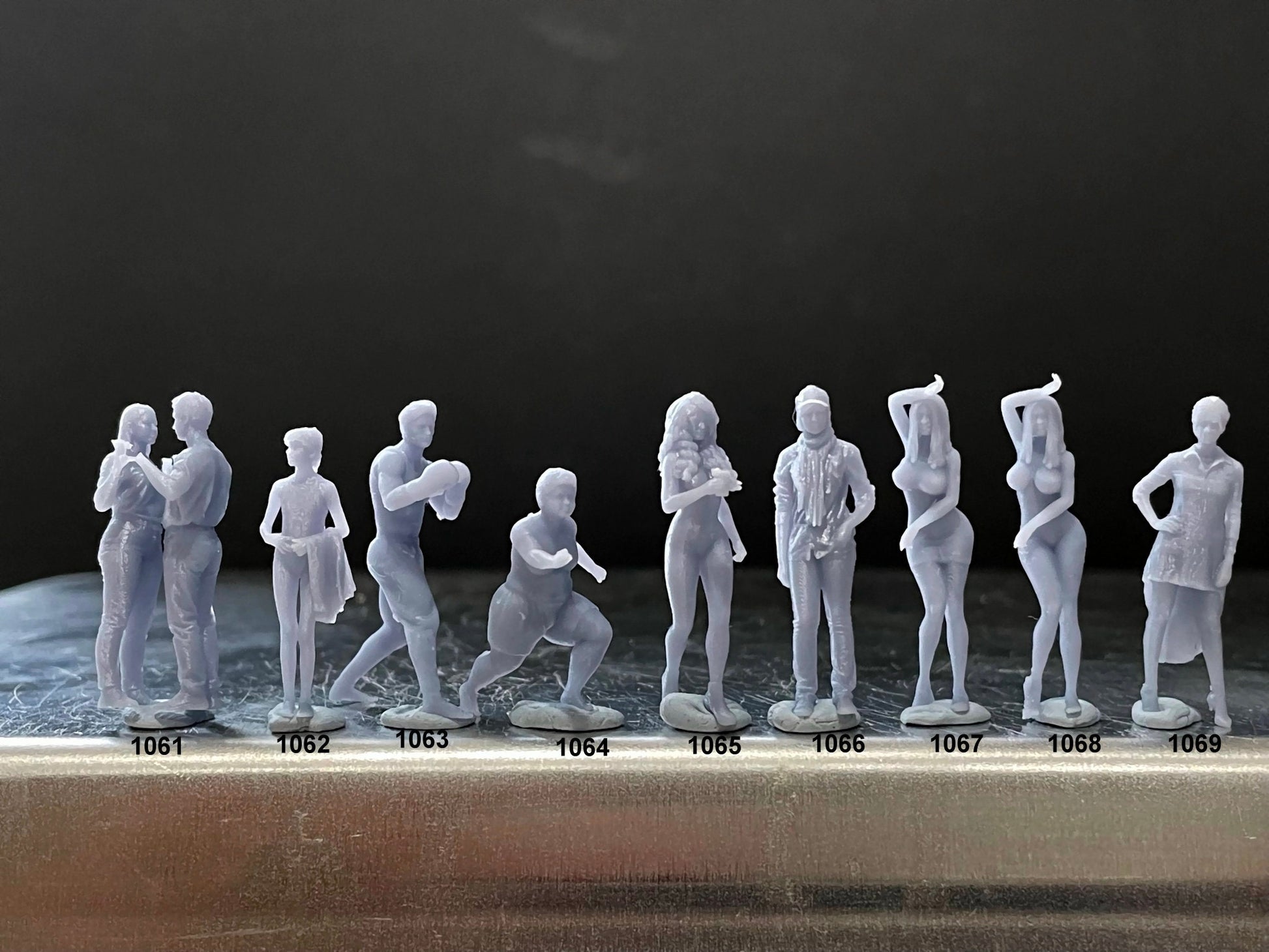 1:64 Miniature Human Figures - Resin / unpainted - great for Dioramas / Hot Wheels - Made in the USA GROUP 231 - Miniature Figures