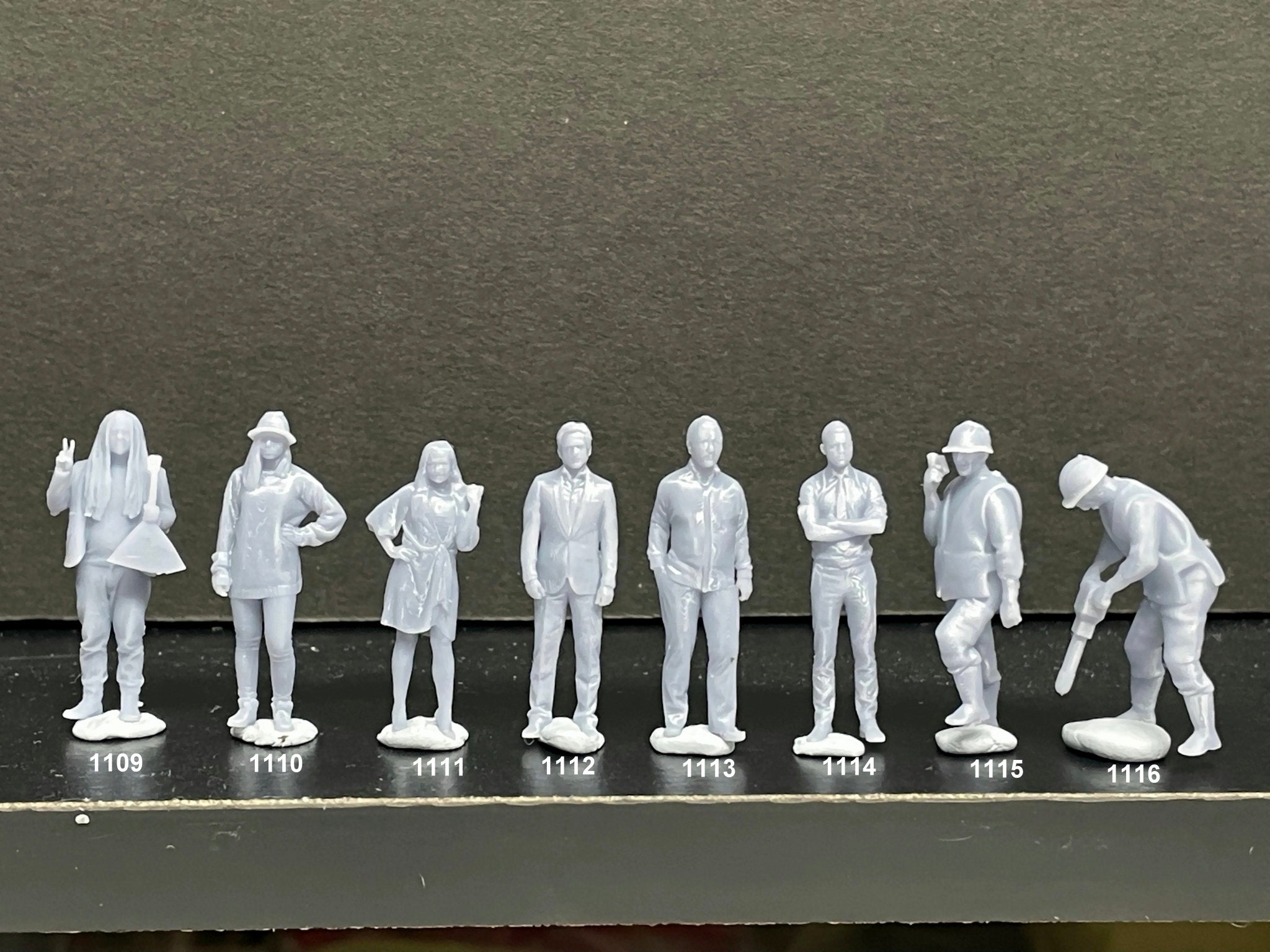 Single Mini Human 1:64 Miniature Human Figures - Resin / unpainted - great for Dioramas ...