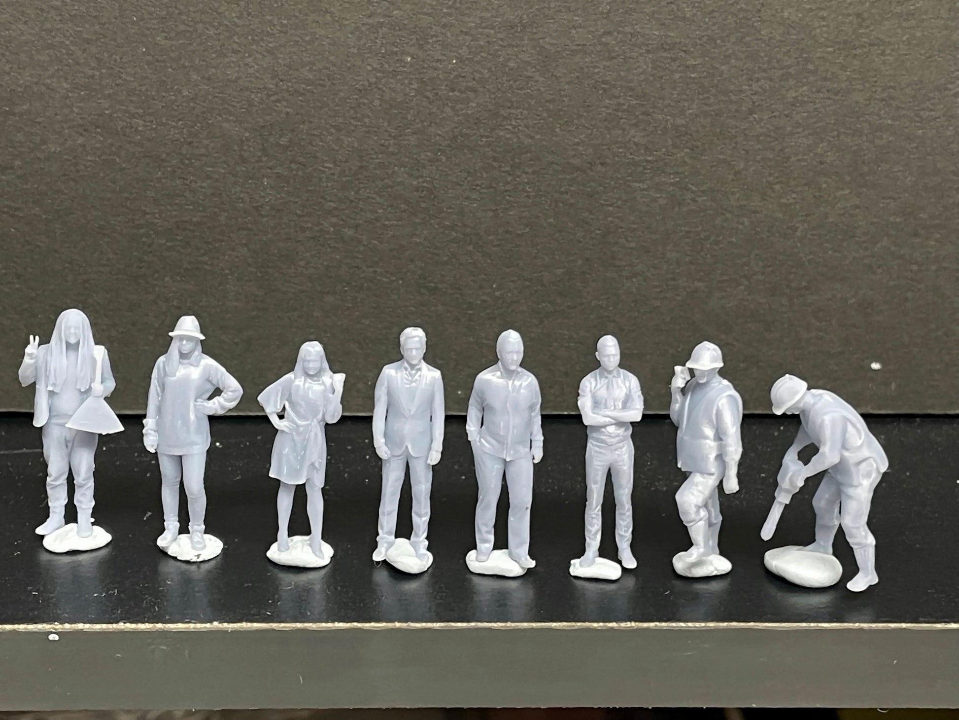 1:64 Miniature Human Figures - Resin / unpainted - great for Dioramas / Hot Wheels - Made in the USA GROUP 237 - Miniature Figures