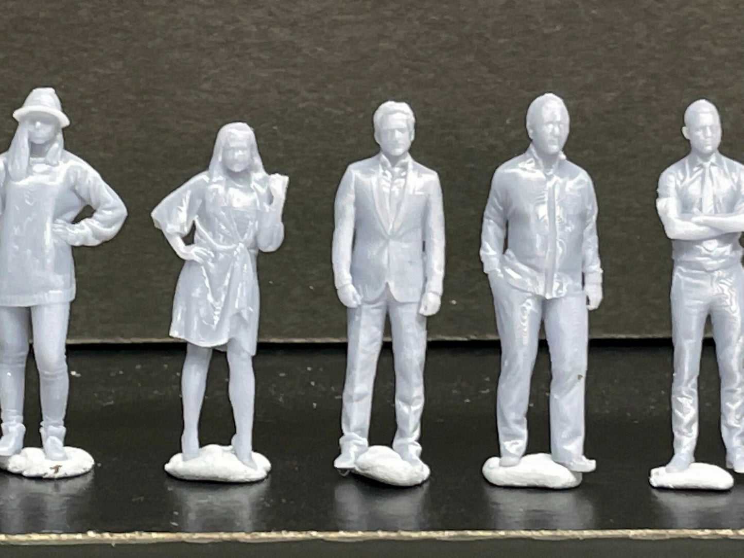 1:64 Miniature Human Figures - Resin / unpainted - great for Dioramas / Hot Wheels - Made in the USA GROUP 237 - Miniature Figures