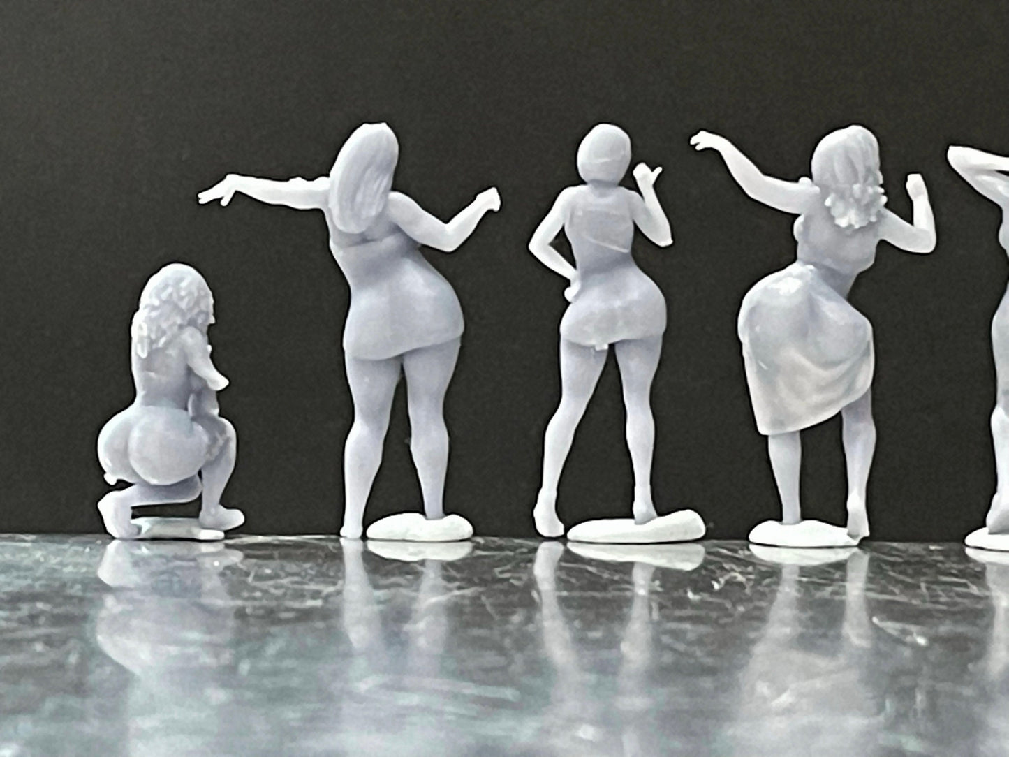 1:64 Miniature Human Figures - Resin / unpainted - great for Dioramas / Hot Wheels - Made in the USA GROUP 228 - Miniature Figures