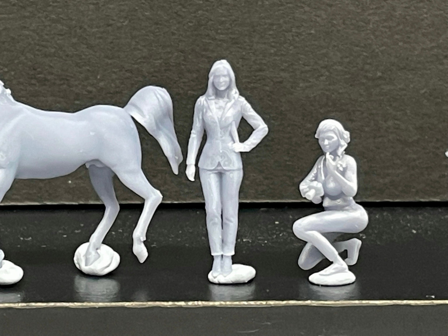 1:64 Miniature Human Figures - Resin / unpainted - great for Dioramas / Hot Wheels - Made in the USA GROUP 236 - Miniature Figures