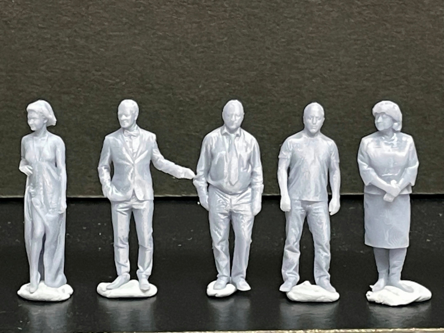 1:64 Miniature Human Figures - Resin / unpainted - great for Dioramas / Hot Wheels - Made in the USA GROUP 238 - Miniature Figures