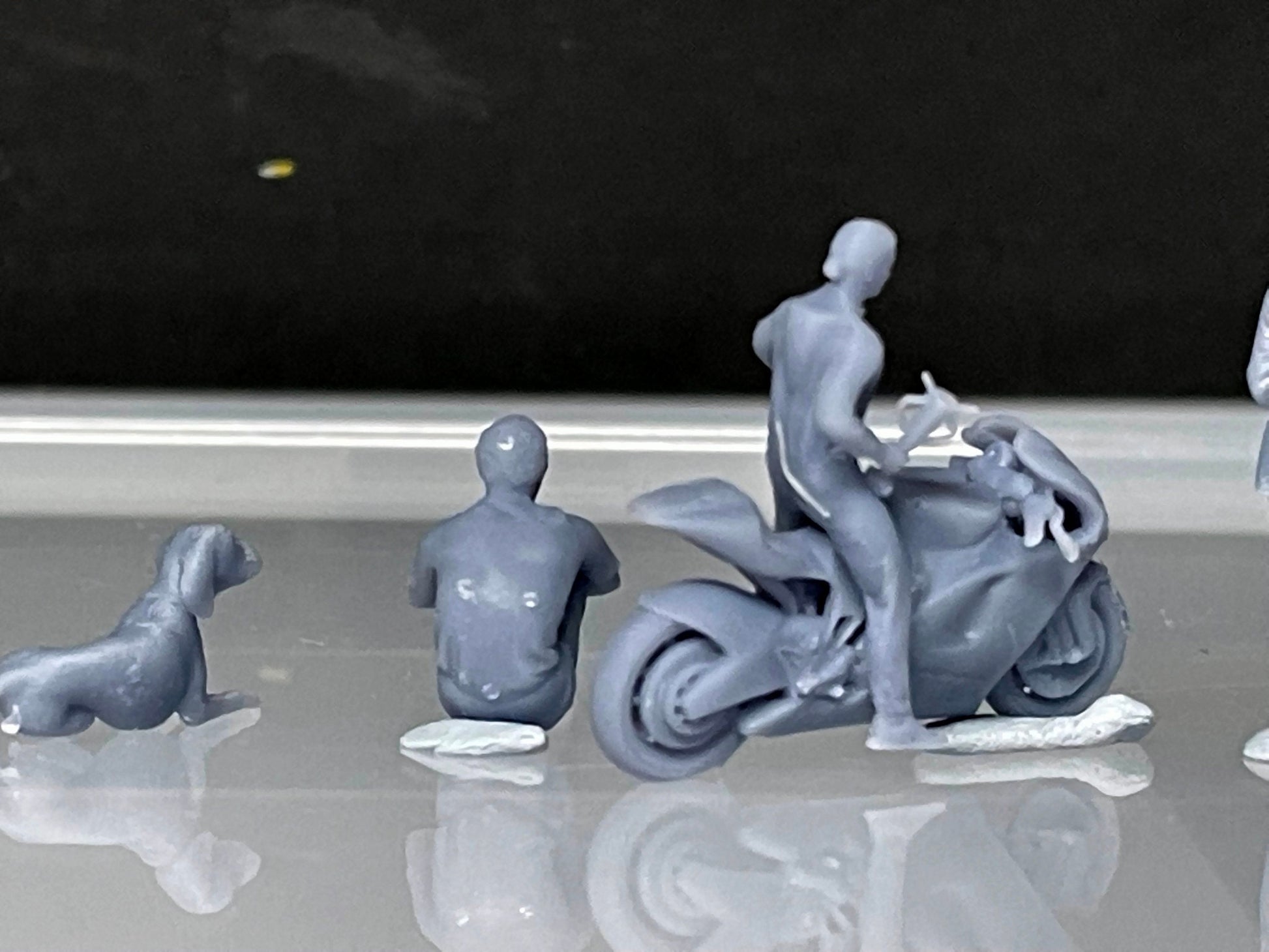 1:64 Miniature Human Figures - Resin / unpainted - great for Dioramas / Hot Wheels - Made in the USA GROUP 245 - Miniature Figures