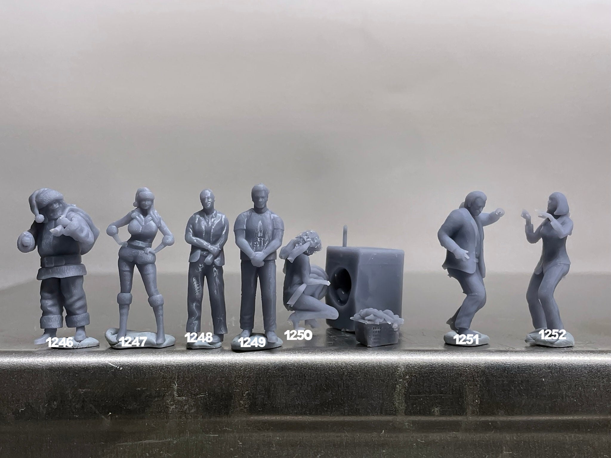 Single Mini Human 1:64 Miniature Human Figures - Resin / unpainted - great for Dioramas ...