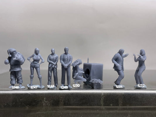 1:64 Miniature Human Figures - Resin / unpainted - great for Dioramas / Hot Wheels - Made in the USA GROUP 254 - Miniature Figures