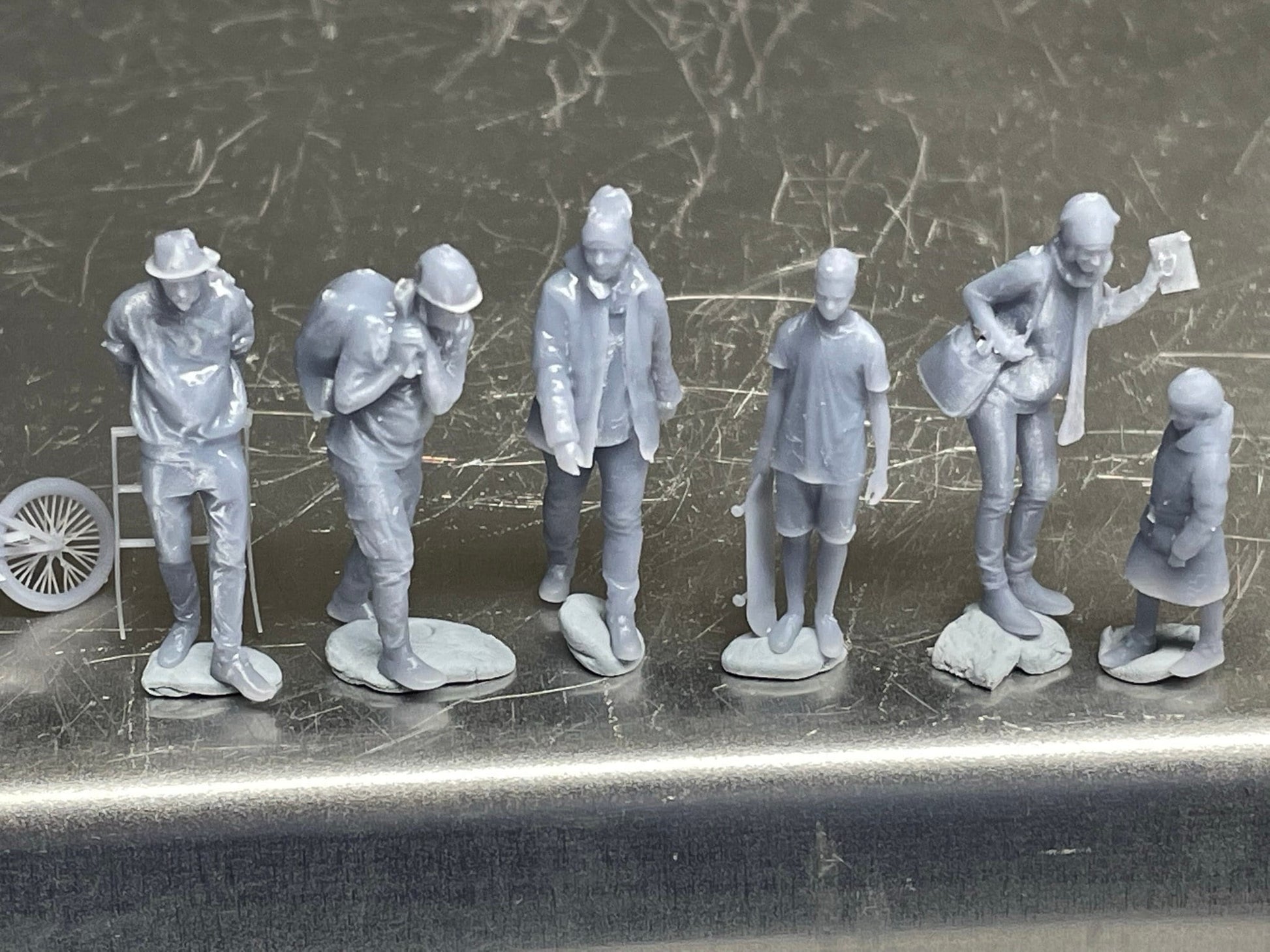 1:64 Miniature Human Figures - Resin / unpainted - great for Dioramas / Hot Wheels - Made in the USA GROUP 265 - Miniature Figures